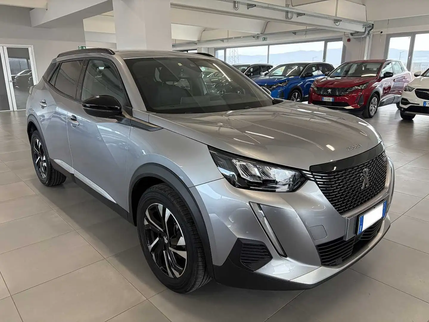 Peugeot 2008 1.2 PureTech 100 CV Allure Grau - 1