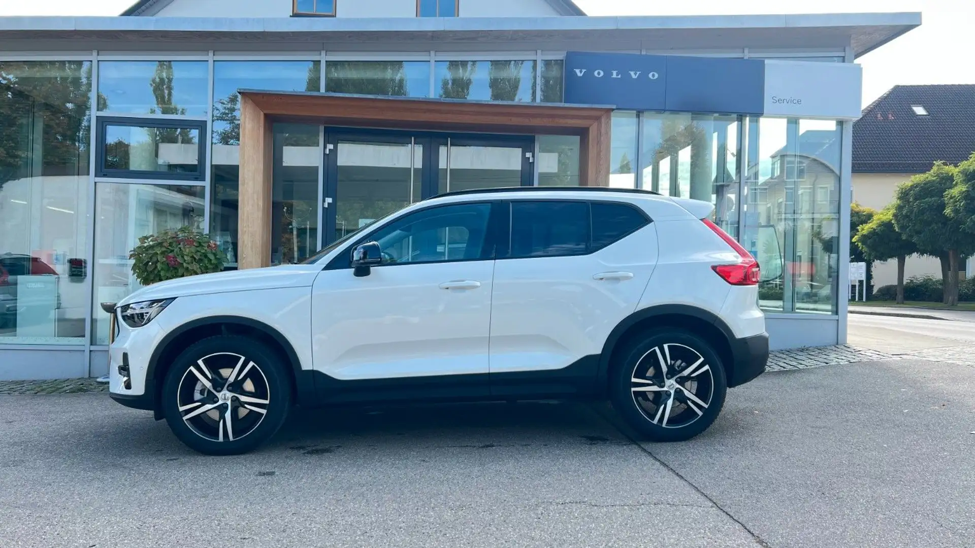 Volvo XC40 B4 Plus Dark/Panorama-SD/Business-P./+++ Weiß - 2