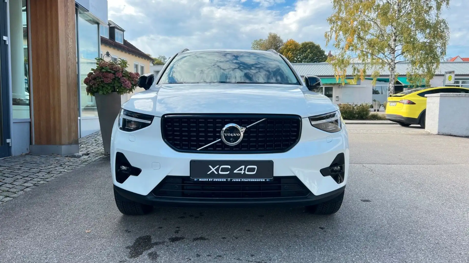 Volvo XC40 B4 Plus Dark/Panorama-SD/Business-P./+++ Weiß - 1