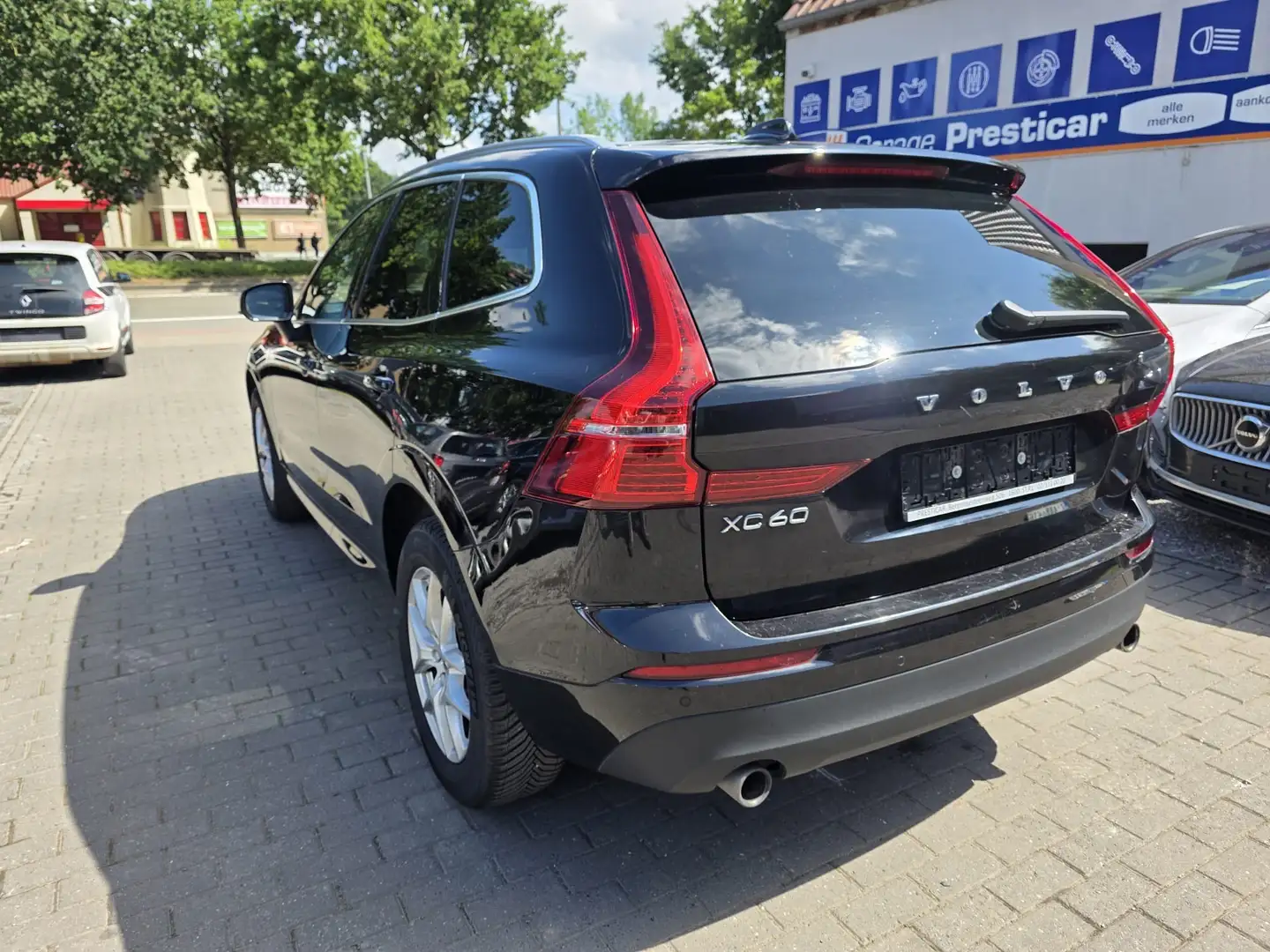 Volvo XC60 XC60 2.0 D4 Momentum Geartronic CARPLAY/CAMERA Noir - 2