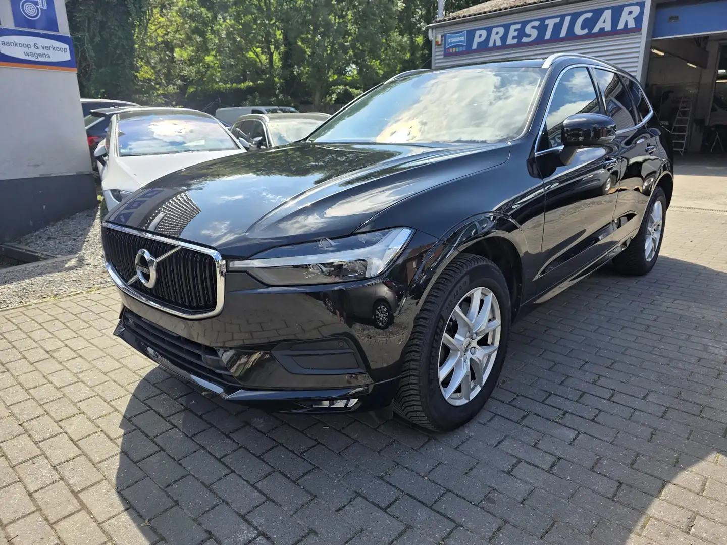 Volvo XC60 XC60 2.0 D4 Momentum Geartronic CARPLAY/CAMERA Noir - 1