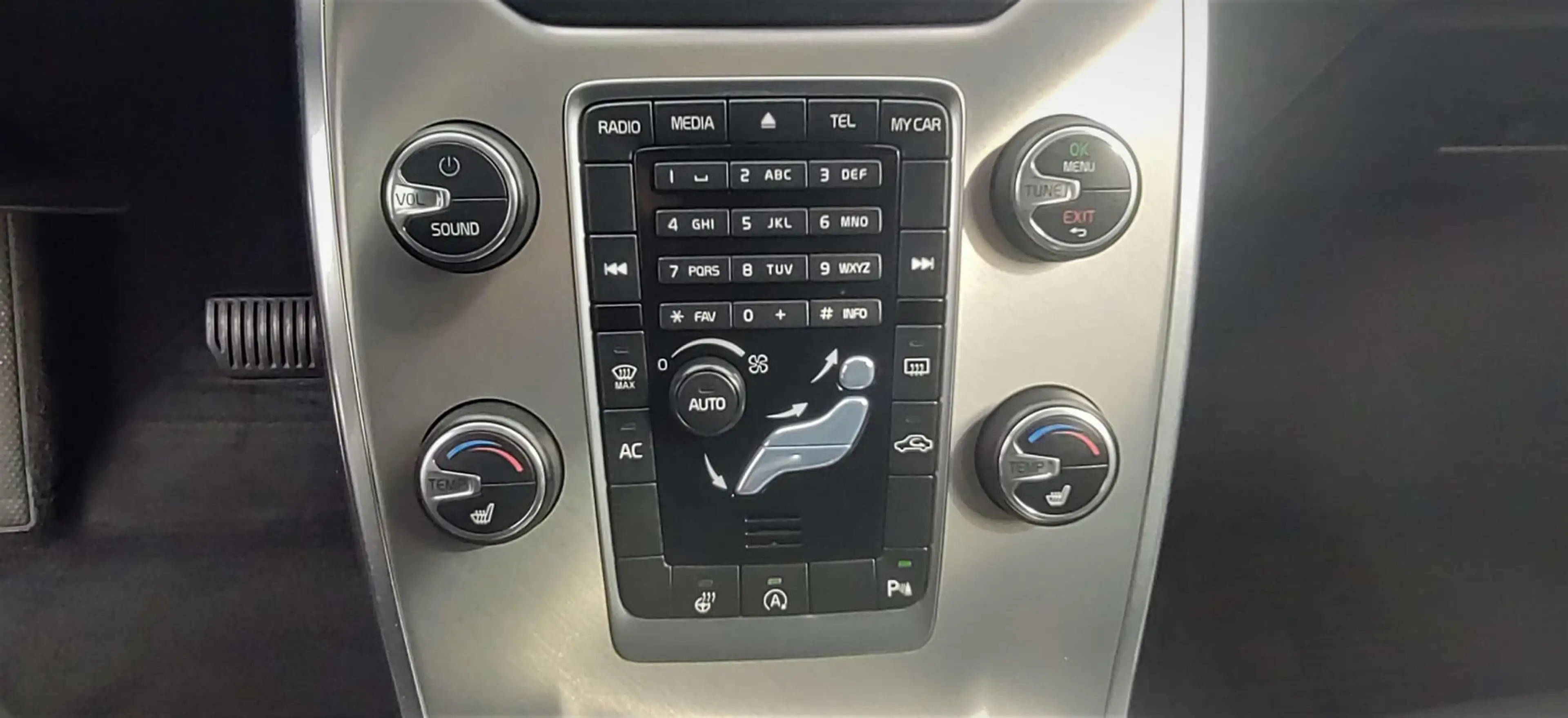 Volvo V70 D2 Automatik  Standheizung AHK  Zahnriemen n — photo 11