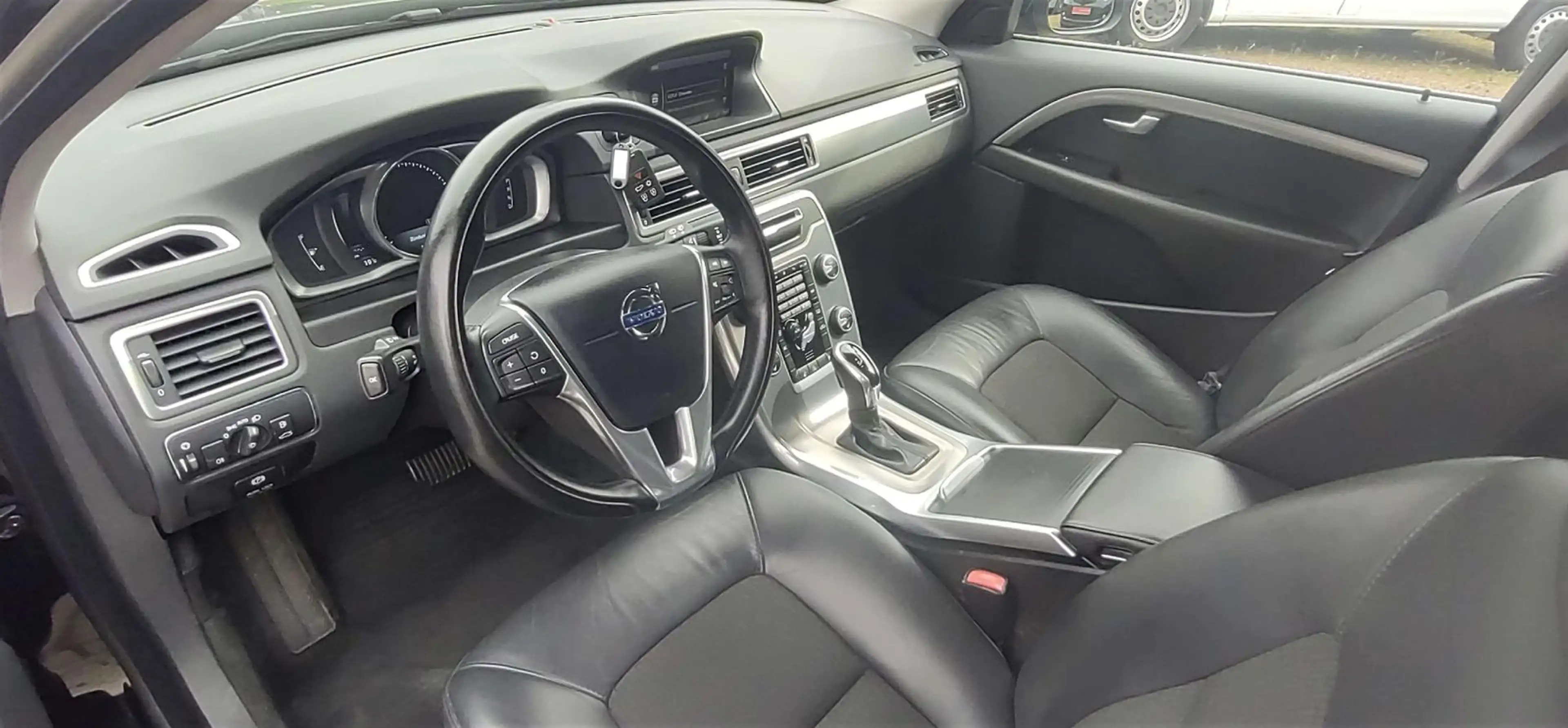 Volvo V70 D2 Automatik  Standheizung AHK  Zahnriemen n — photo 9