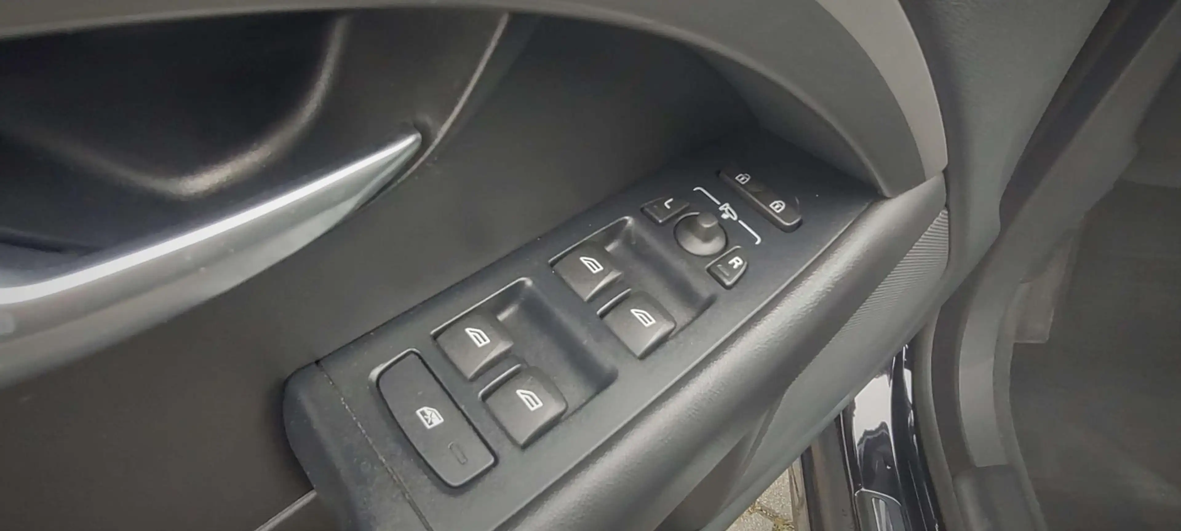 Volvo V70 D2 Automatik  Standheizung AHK  Zahnriemen n — photo 10