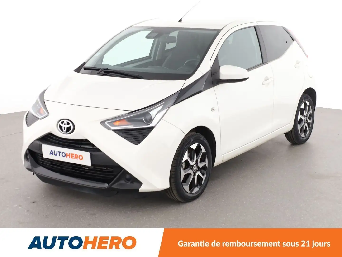 Toyota Aygo 1.0 VVT-i X-Play X-Shift Blanc - 1