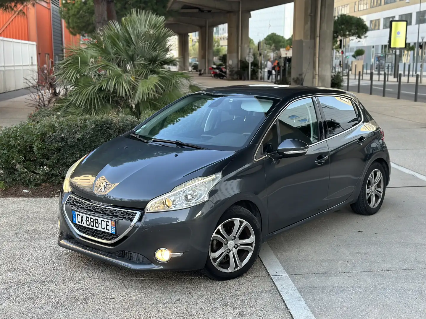 Peugeot 208 1.6 VTi 120ch BVM5 Allure - 1