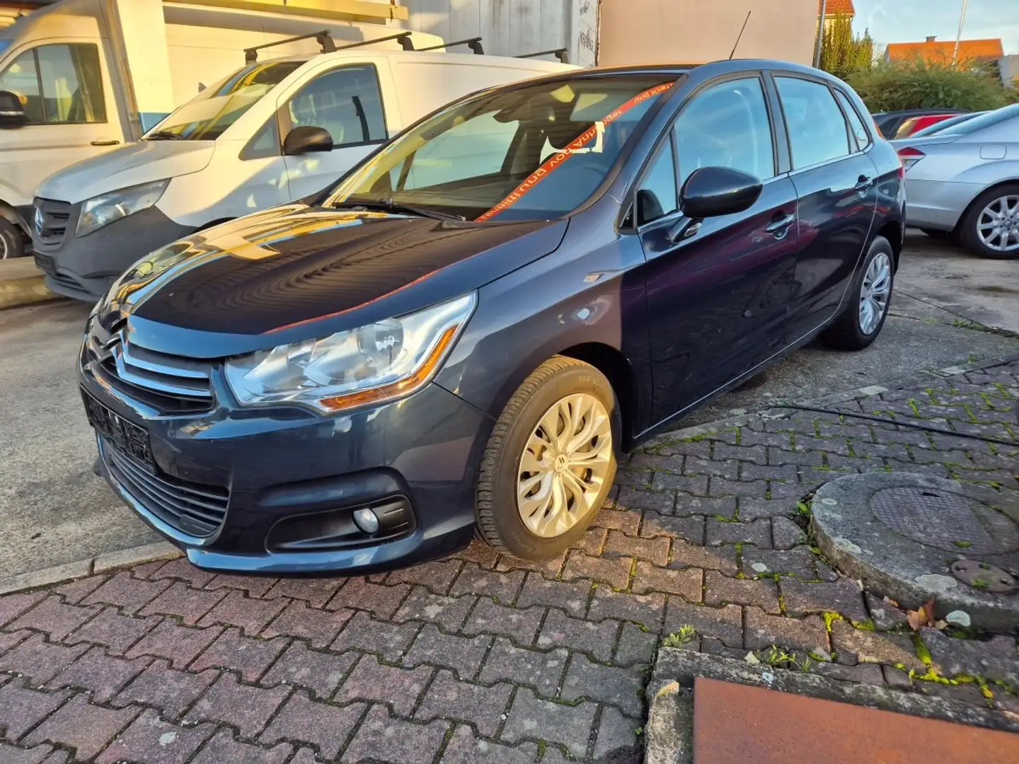 Citroen C4 C4 Diesel HDi 90 Selection Navi TÜV Neu Grau - 1