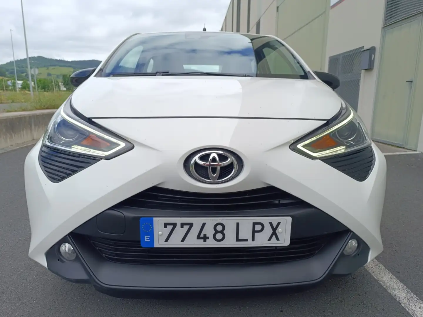 Toyota Aygo 70 x-play Blanco - 2