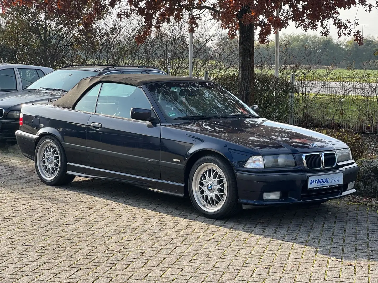 BMW 320 i Cabrio Individual M Paket - 1