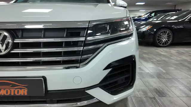 Volkswagen Touareg view 10