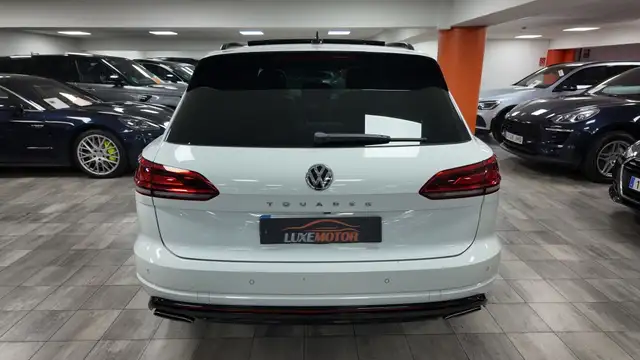 Volkswagen Touareg view 5