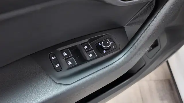 Volkswagen Touareg view 15
