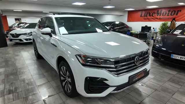 Volkswagen Touareg view 7