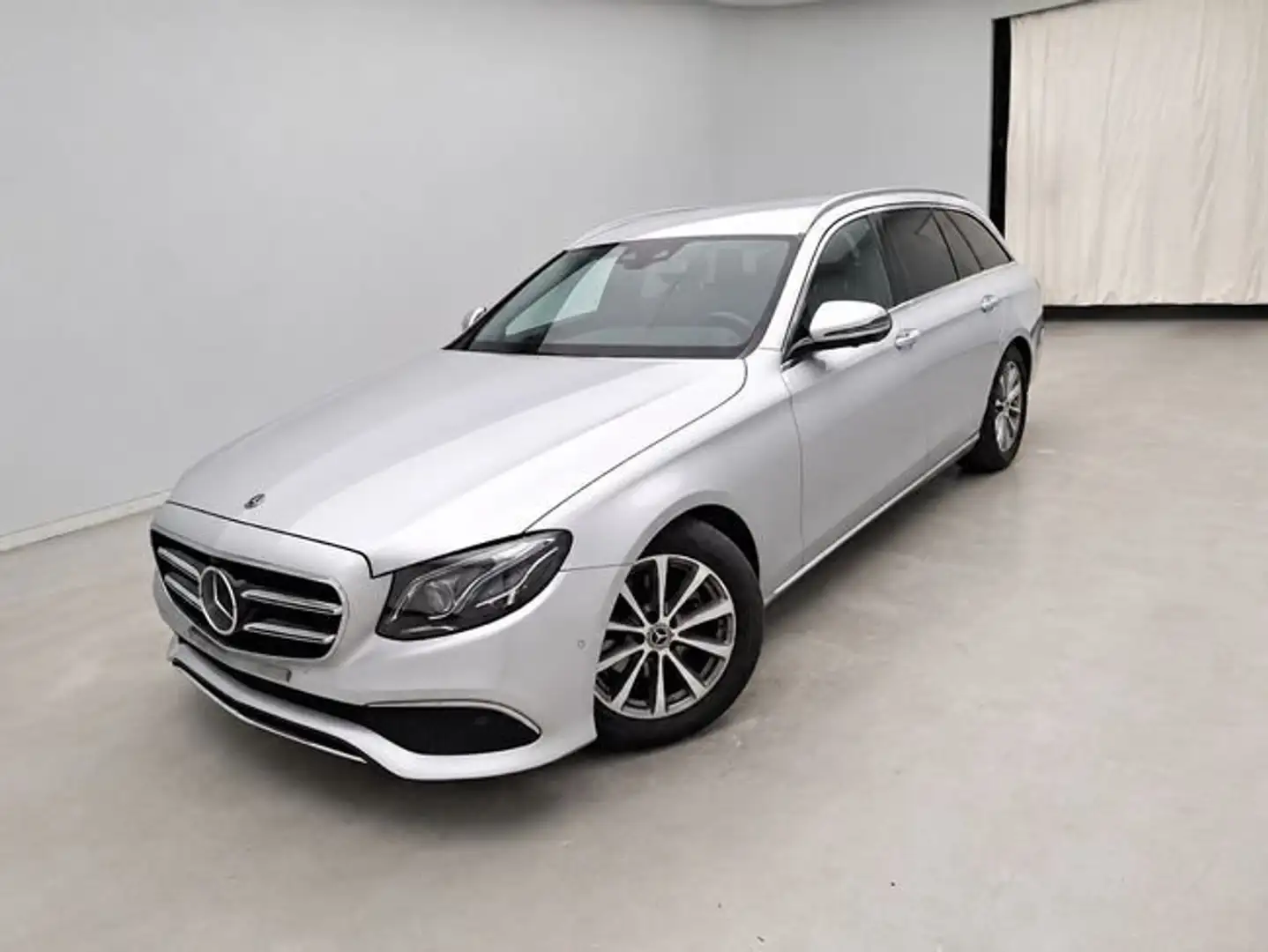 Mercedes-Benz E 200 200d AVANTGARDE ESTATE 9G 160 CV Plateado - 2