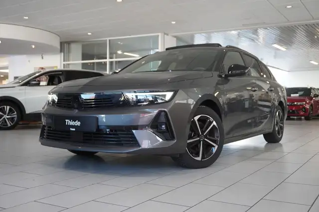 Opel Astra view 4