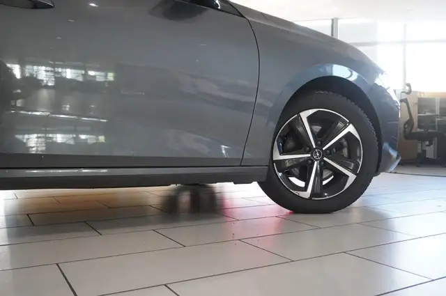 Opel Astra view 8