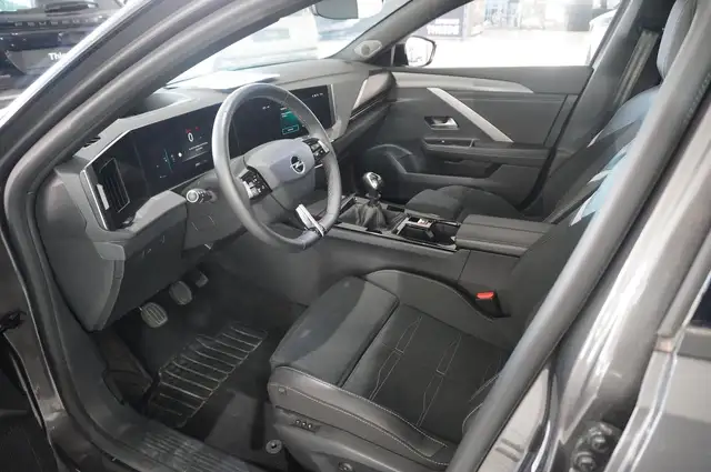 Opel Astra view 15