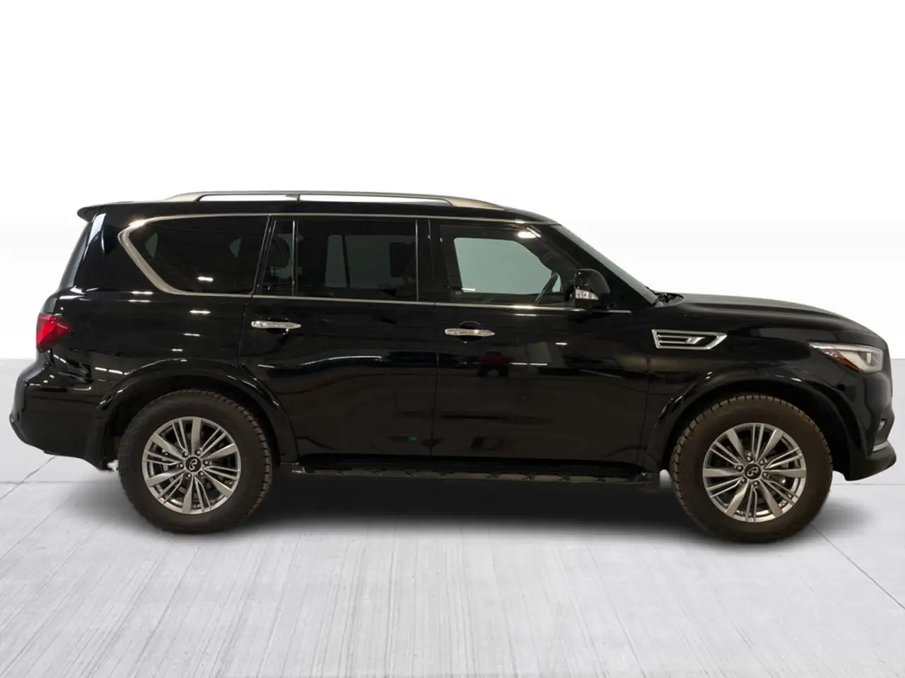 Infiniti QX80 photo Infiniti QX80