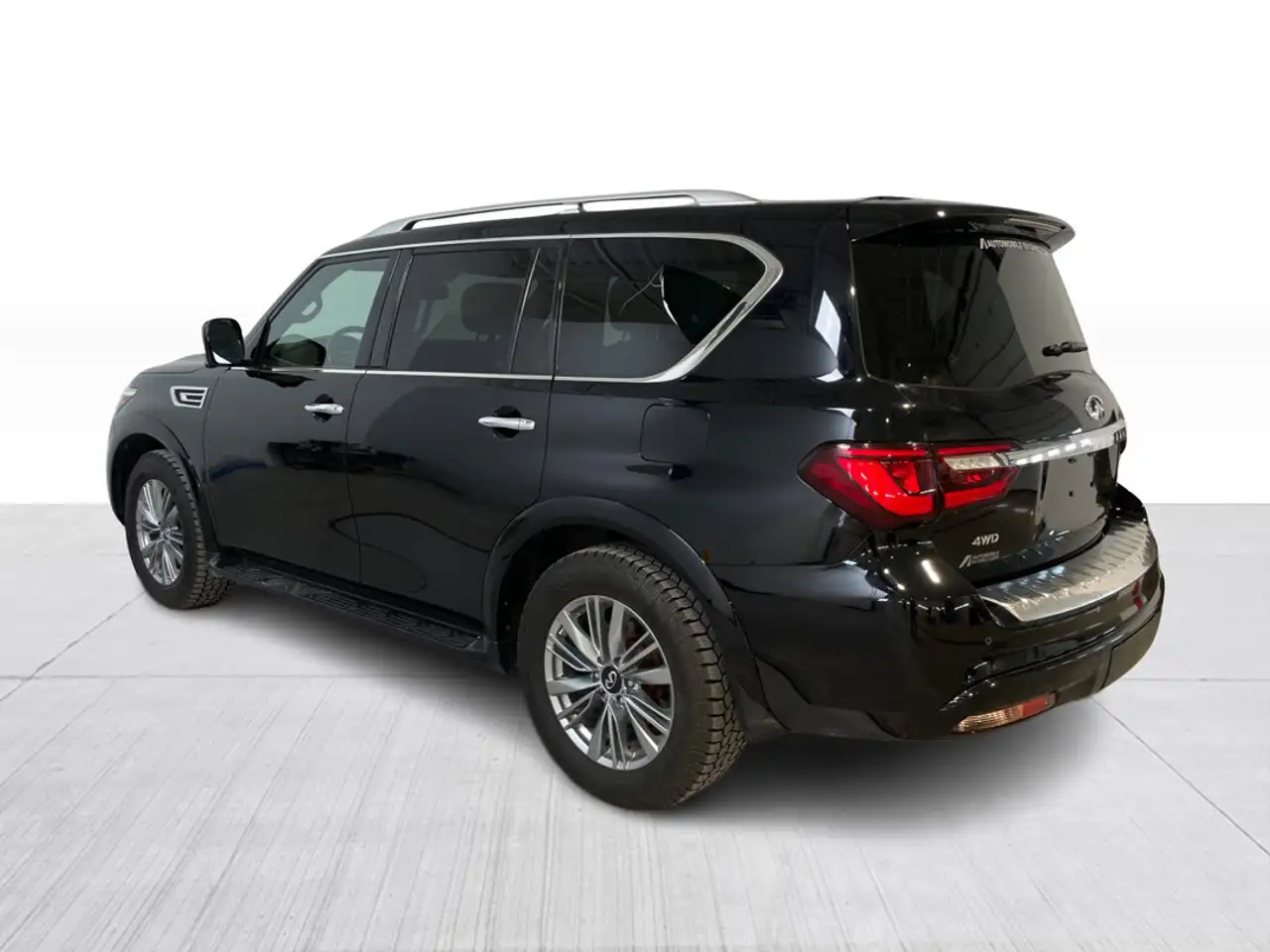 Infiniti QX80 photo Infiniti QX80