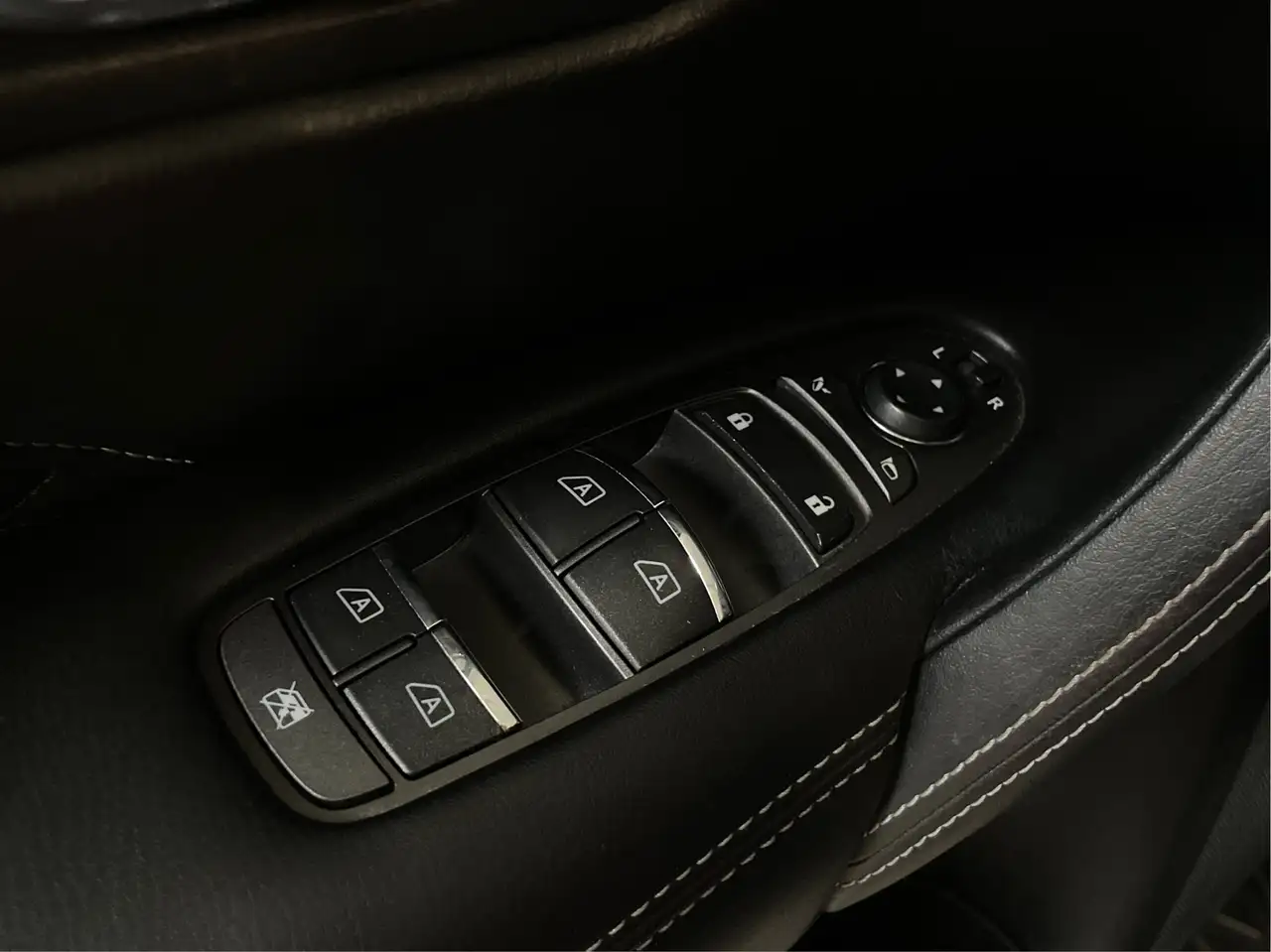 Infiniti QX80 photo Infiniti QX80
