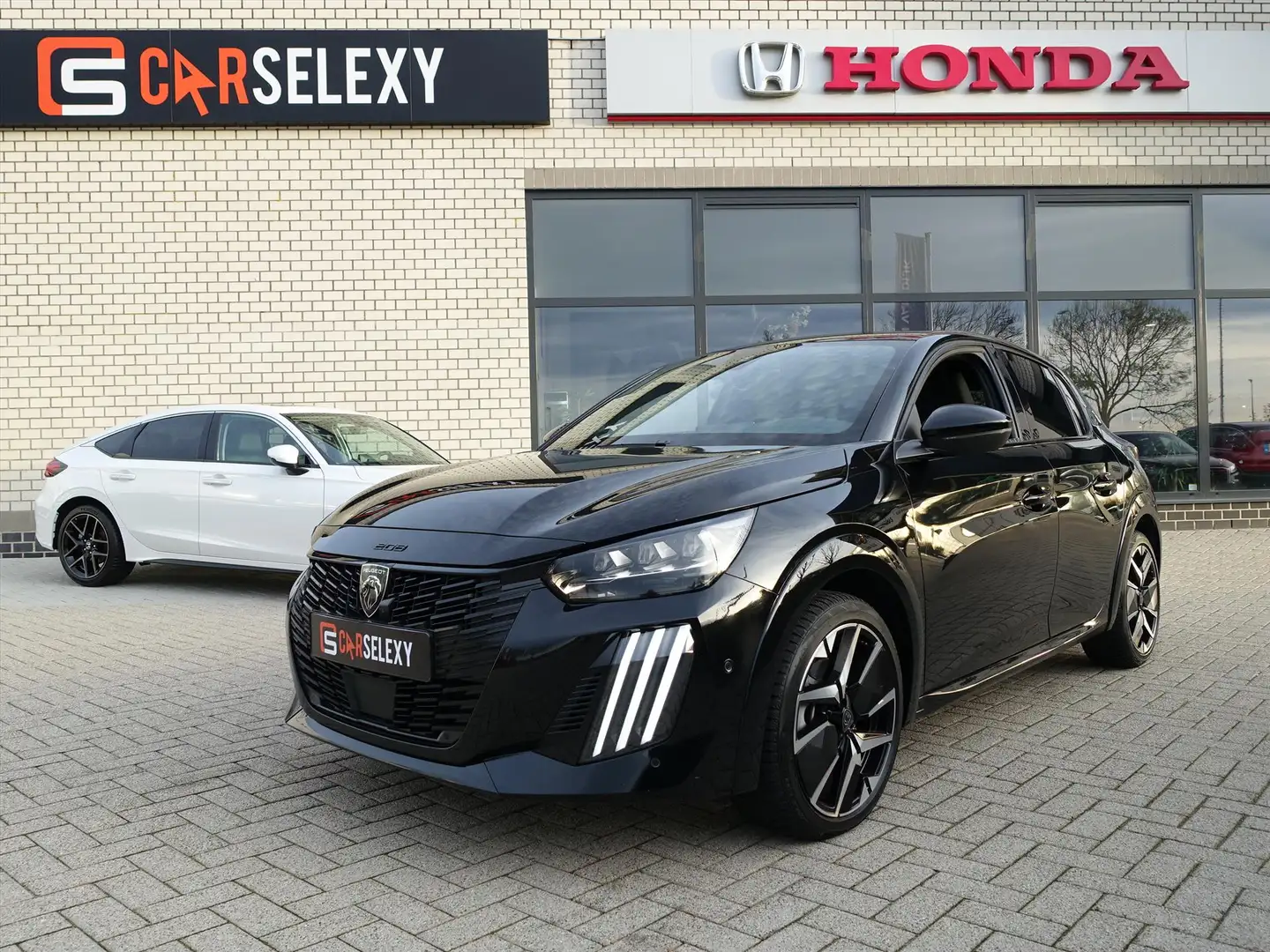 Peugeot 208 1.2 Hybrid 136 e-DCS6 GT Noir - 1