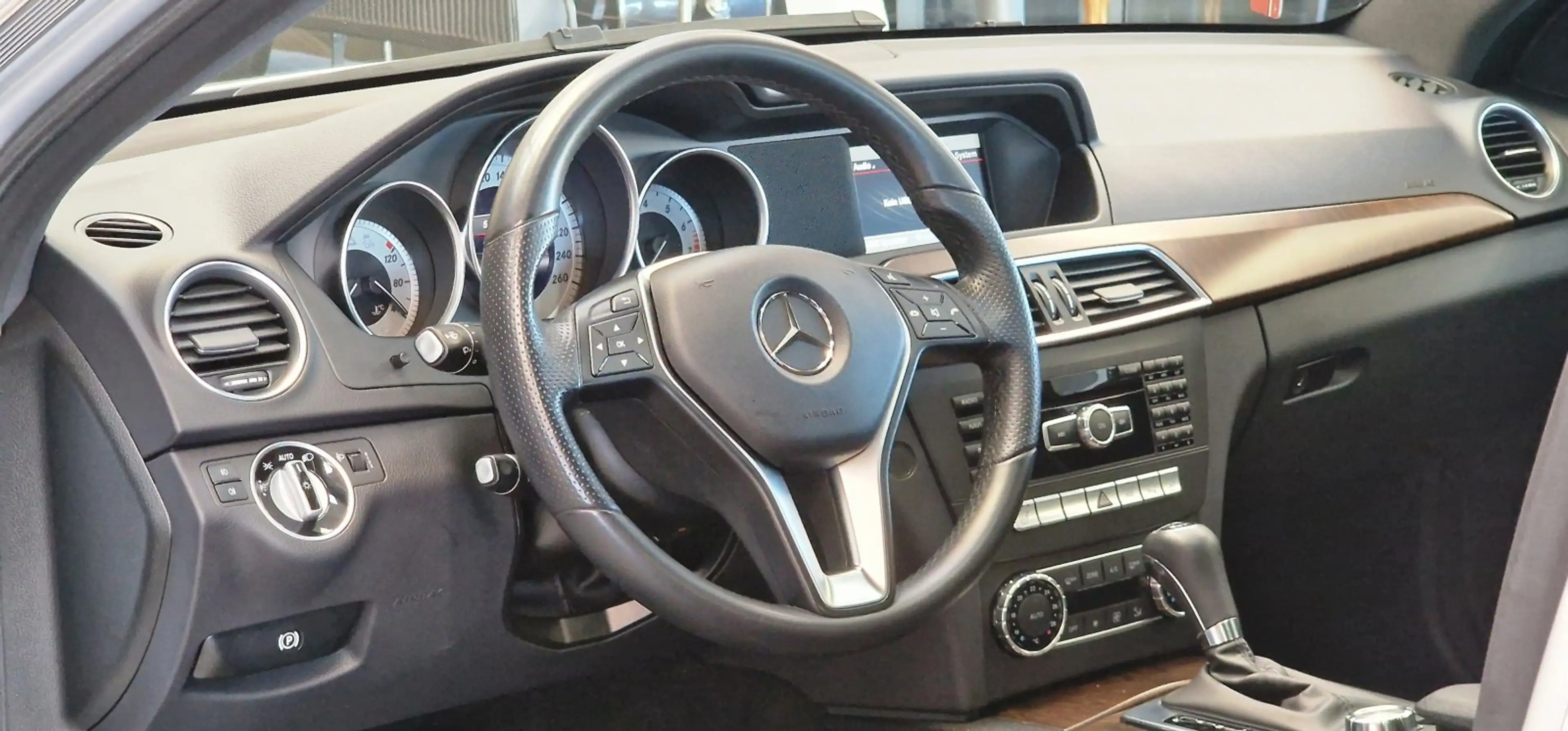 Mercedes-Benz C 350 V6 Coupe BlueEfficiency Aut. *Harman/Kardon*18Zoll — photo 12