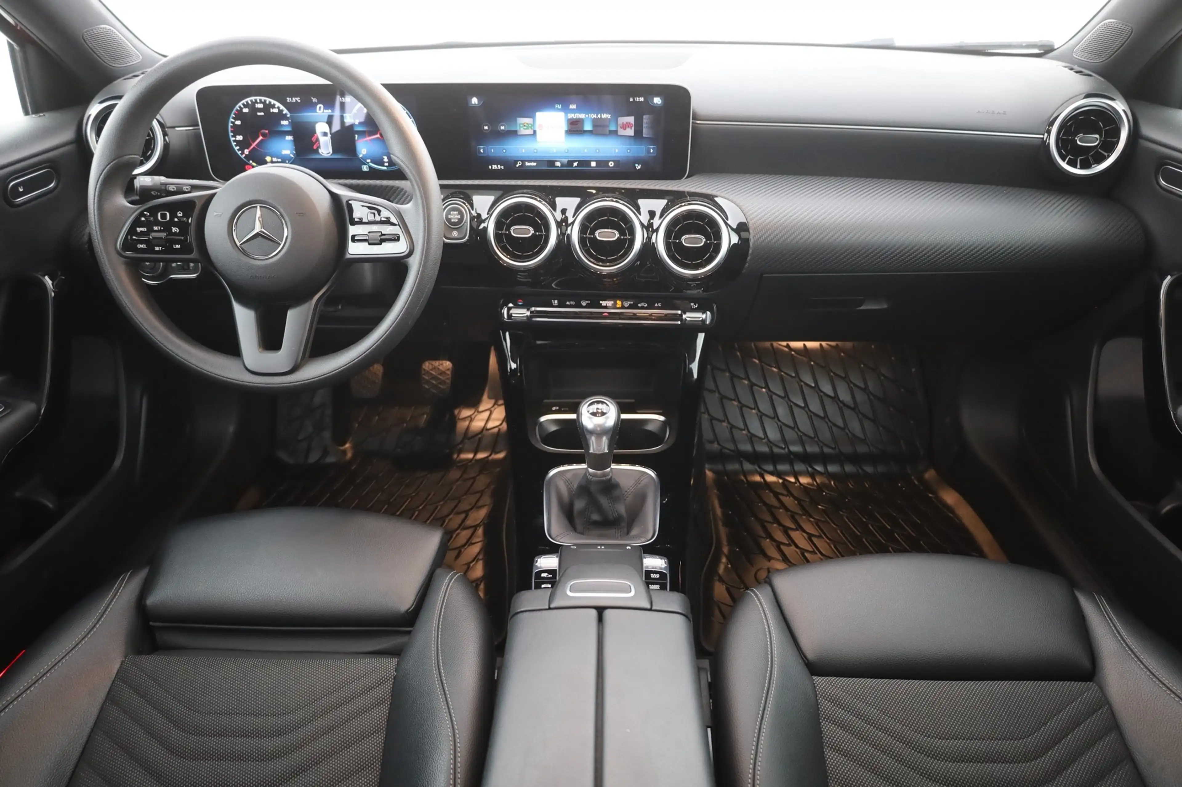 Mercedes-Benz A 200 A200 Progressive Navi Panorama Android Apple PDC — photo 10