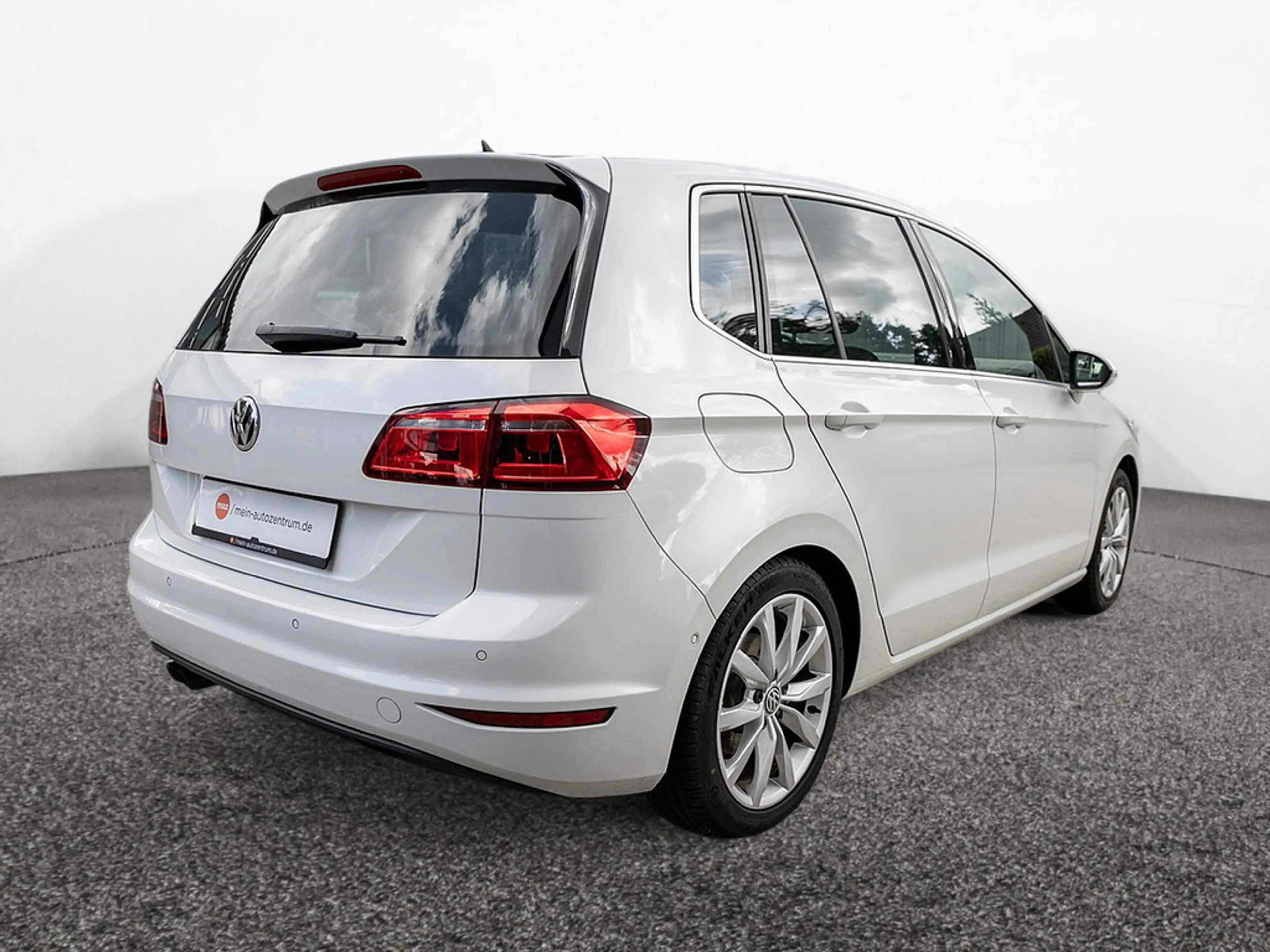 Volkswagen Golf Sportsvan 1.4 TSI Highline AHK KAM XENON — photo 4