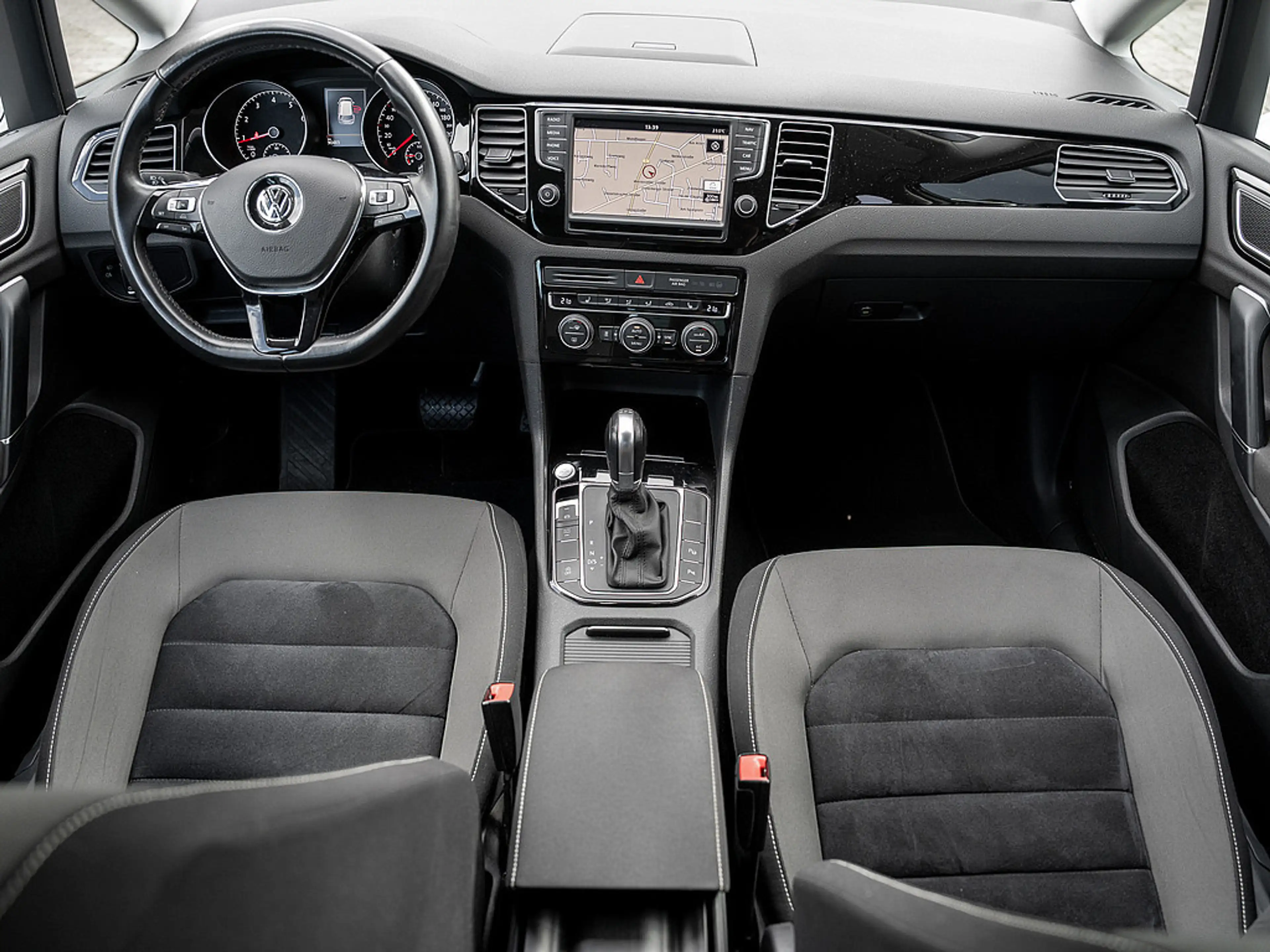 Volkswagen Golf Sportsvan 1.4 TSI Highline AHK KAM XENON — photo 7