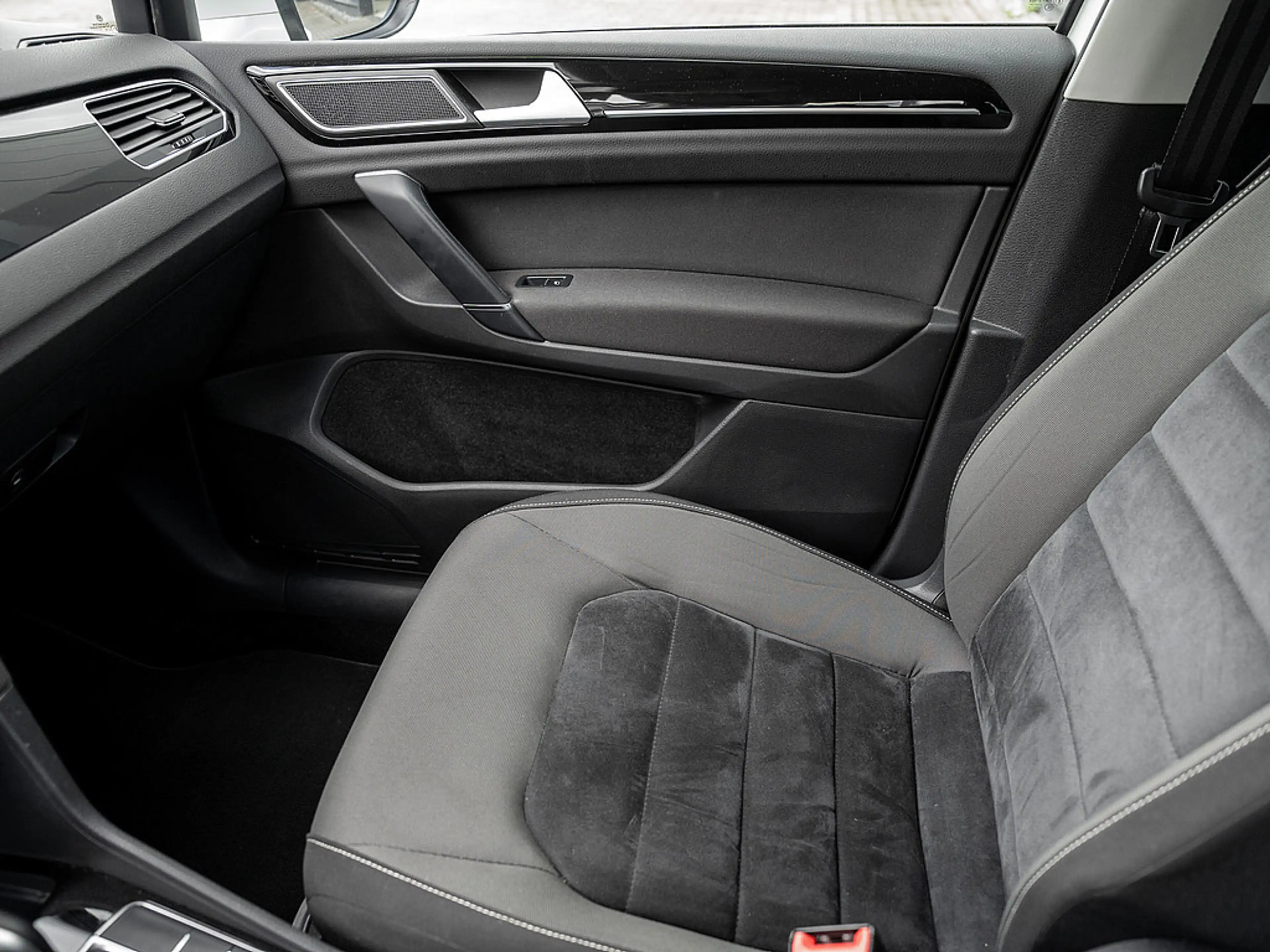 Volkswagen Golf Sportsvan 1.4 TSI Highline AHK KAM XENON — photo 11