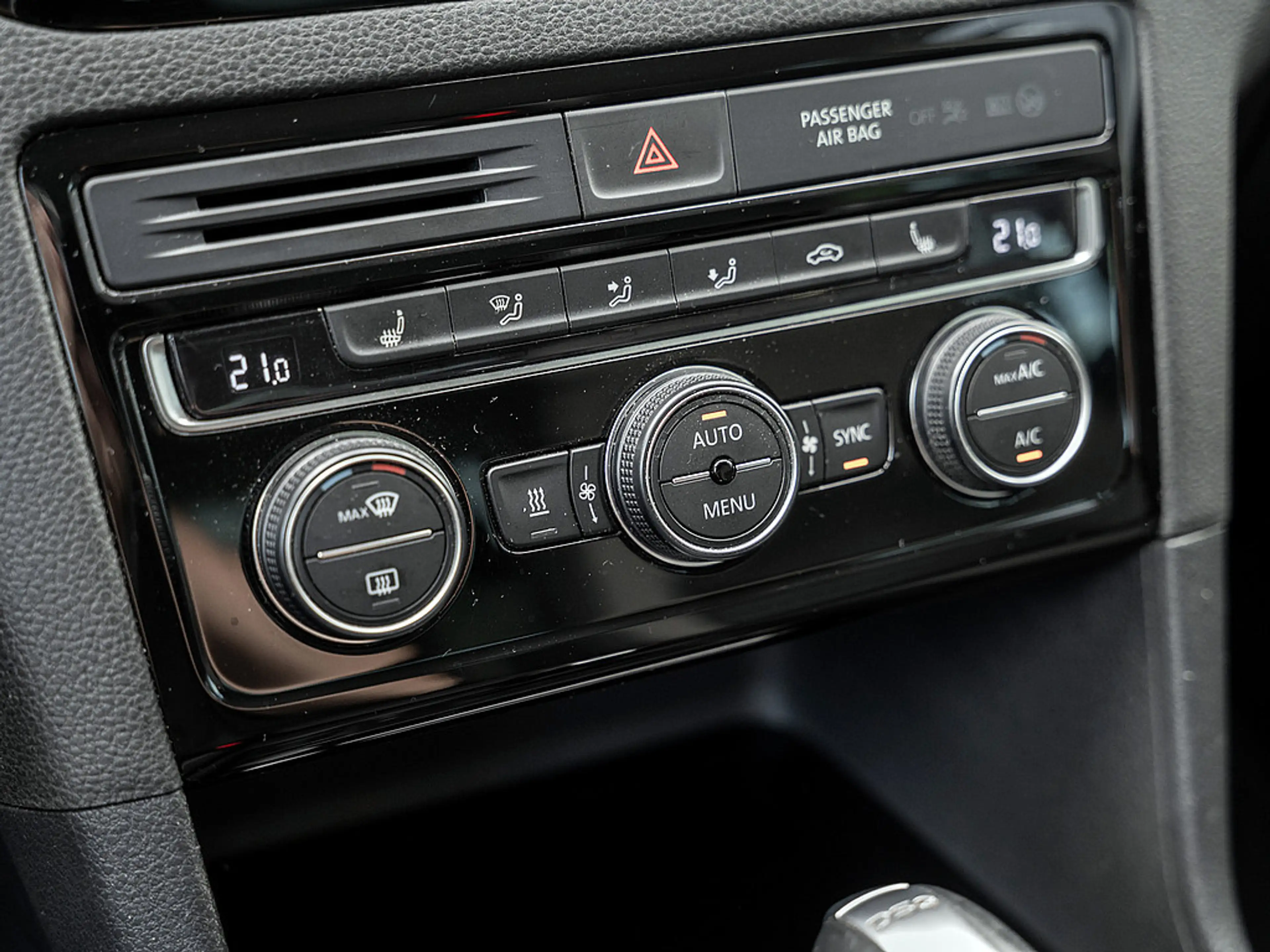 Volkswagen Golf Sportsvan 1.4 TSI Highline AHK KAM XENON — photo 9