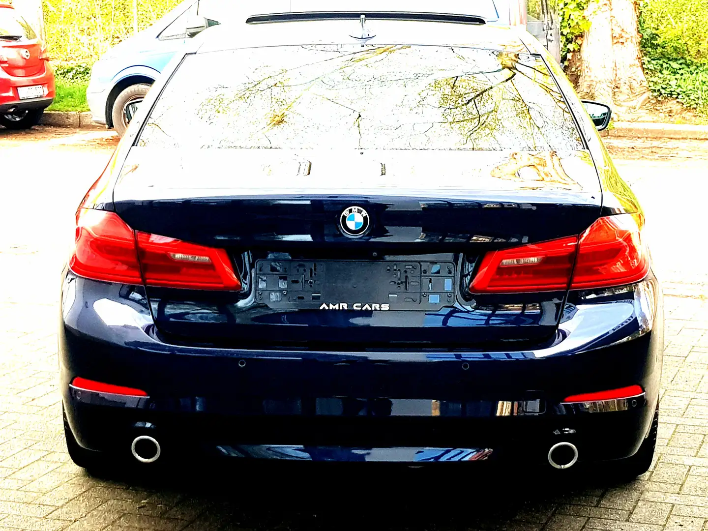 BMW 518 dA 150Pk Panorama-Camera360-Leder-NaviProf-ParkAss Blauw - 2