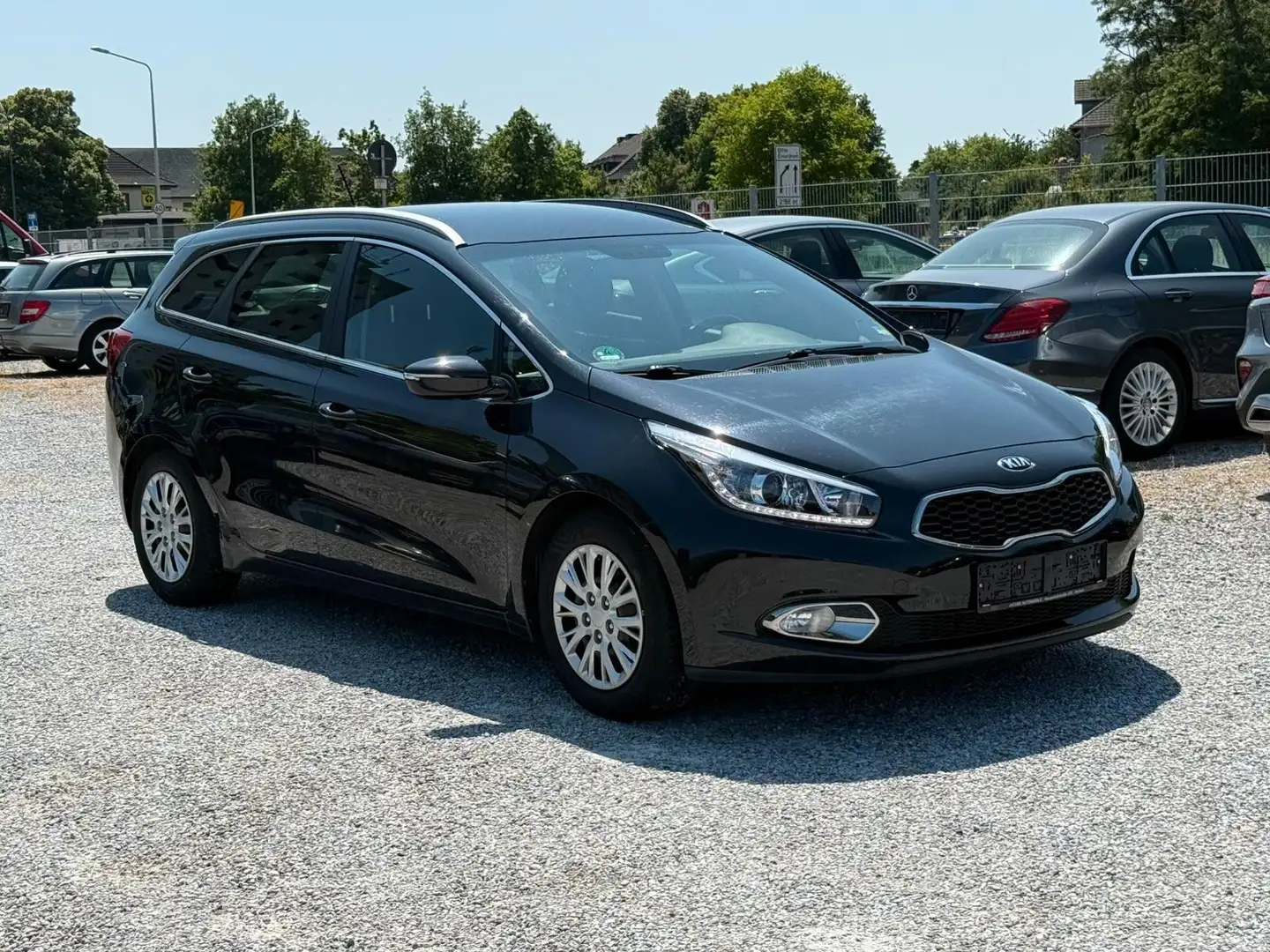 Kia Ceed SW / cee'd SW 1.6i NAVI+KAMERA+TEMPOMAT+MLF Schwarz - 1