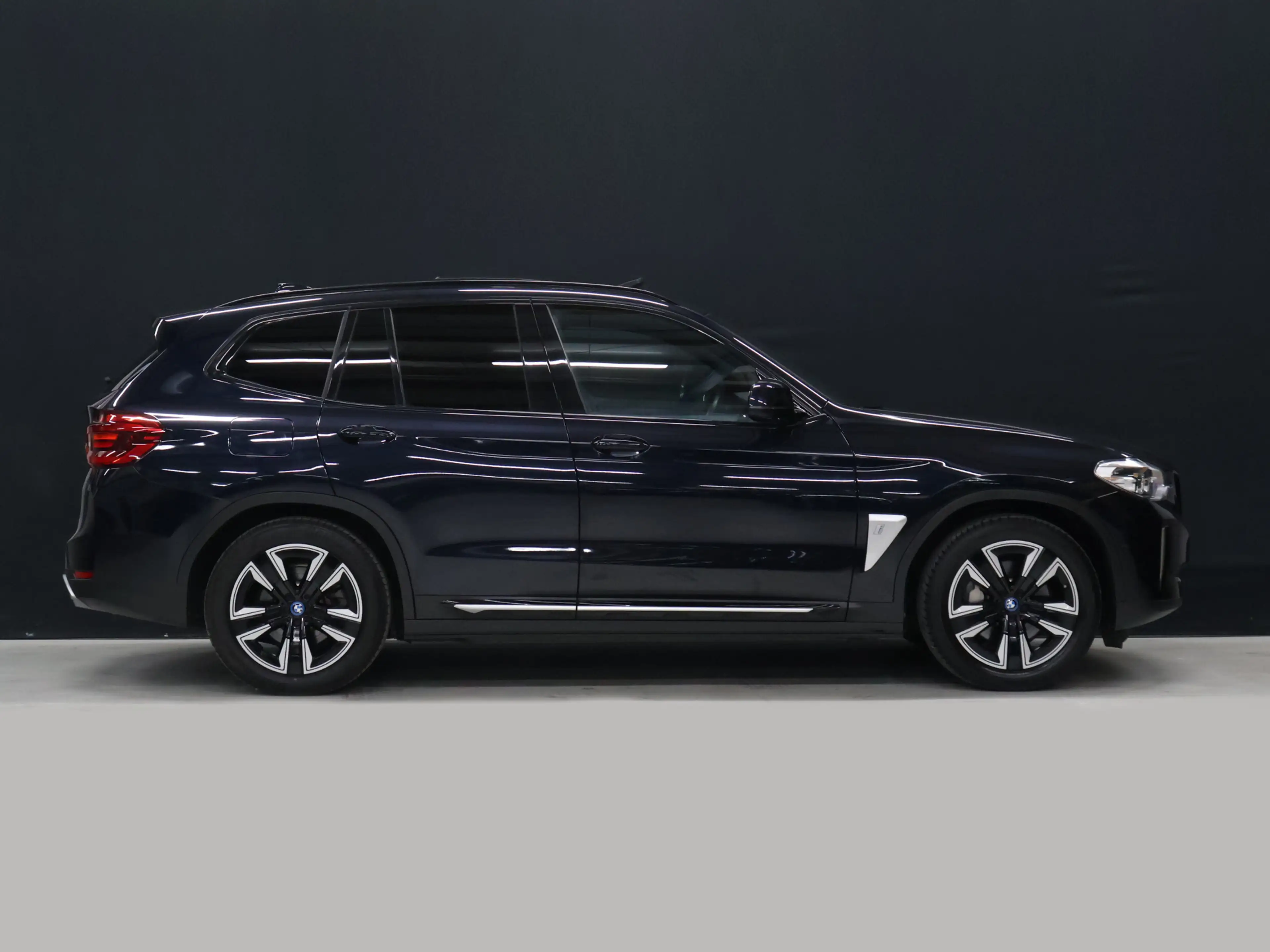BMW iX3 High Executive 80 kWh [PANO, ACC, APPLE CARPLAY, C — photo 9
