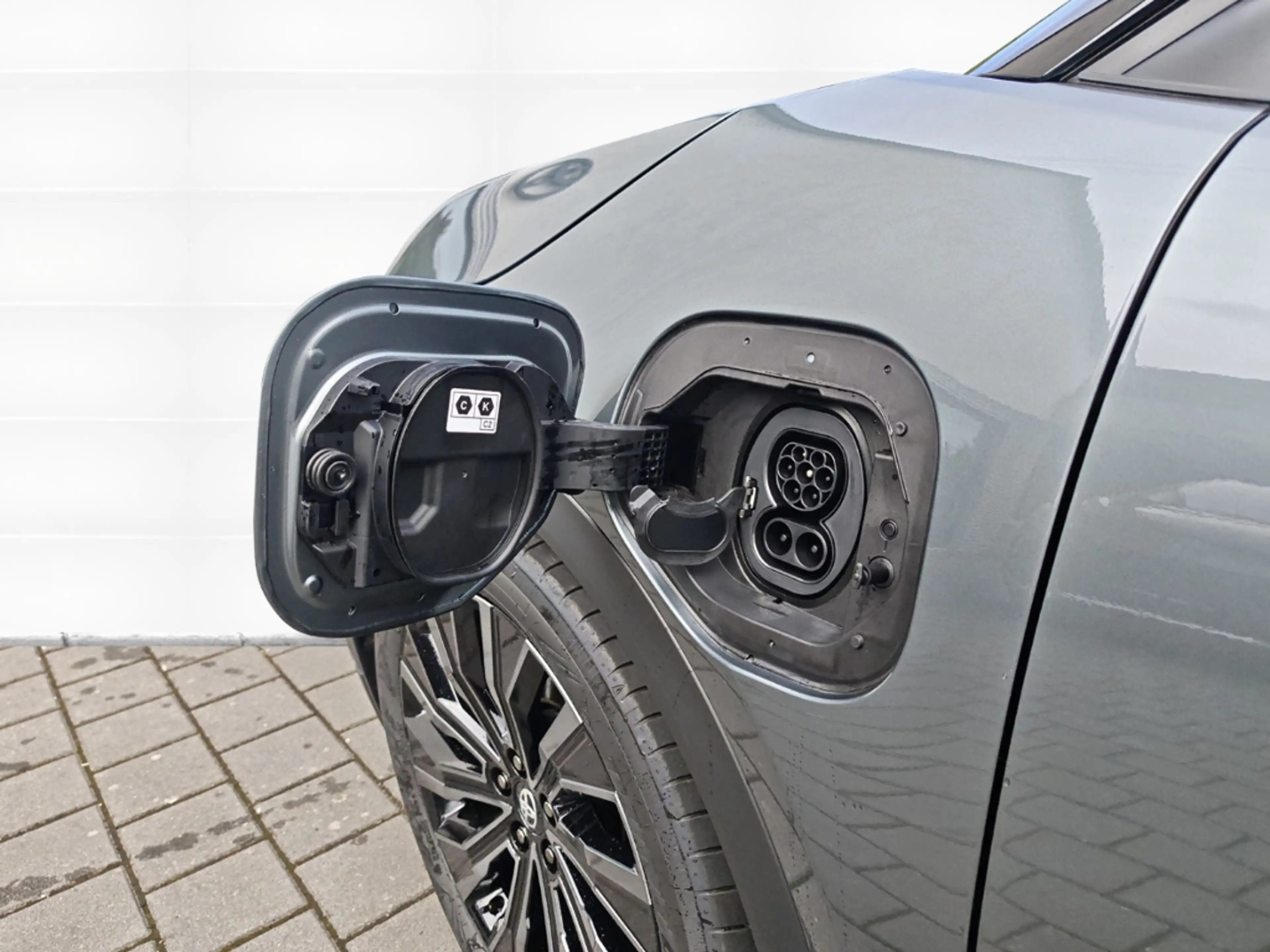 Toyota C-HR+ Elektro Lounge 77 kWh 4x4 +360° Kamera +Matrix-LED — photo 8