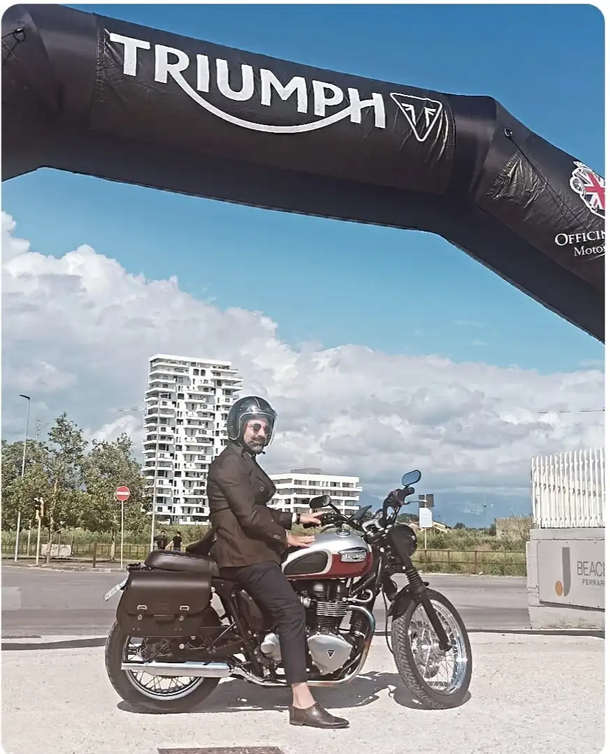 Triumph Bonneville T100 crna - 1
