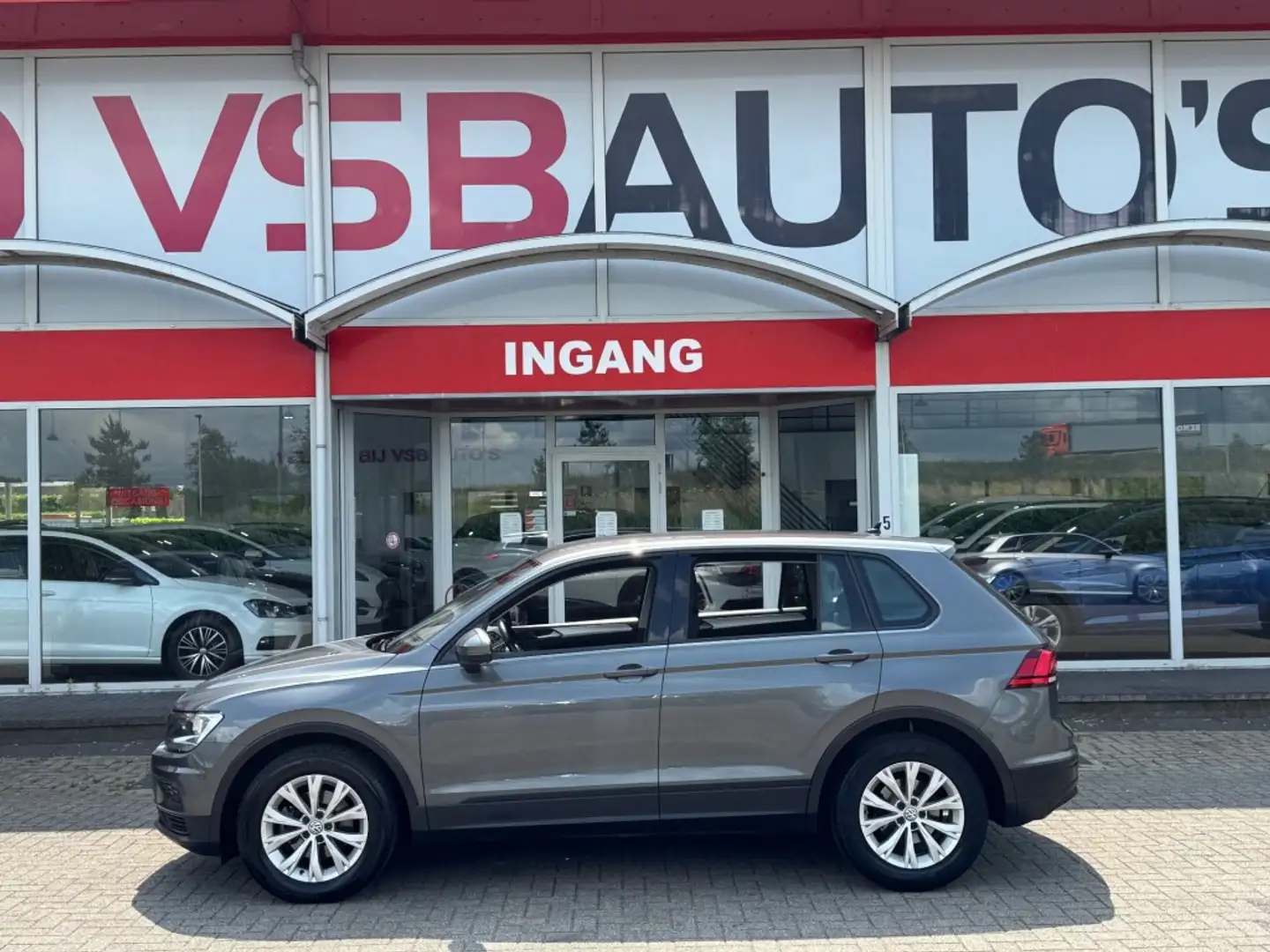 Volkswagen Tiguan 1.4 TSI NIEUW MODEL NAVIGATIE ECC-AIRCO LMV PDC Grijs - 2