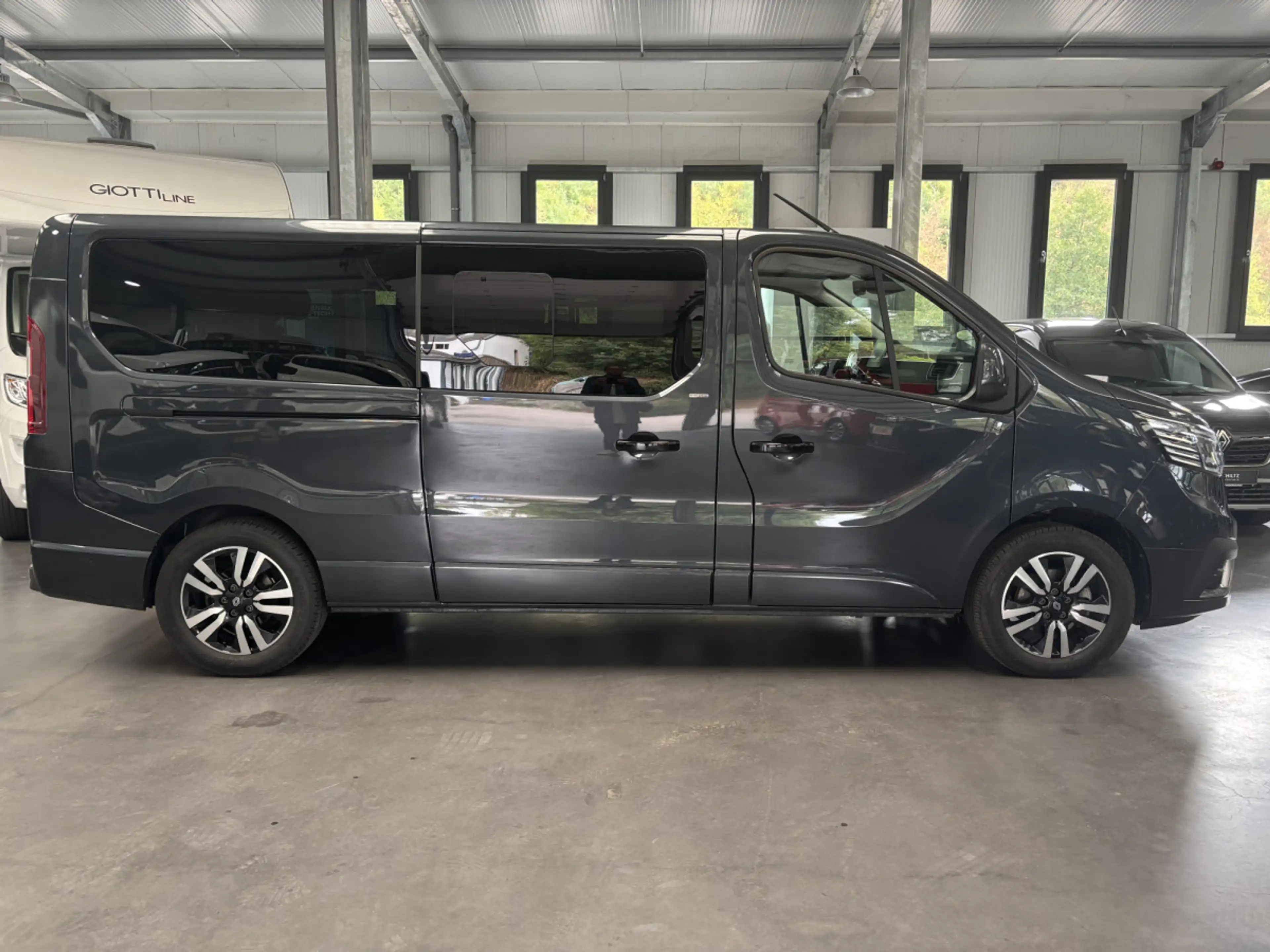 Renault Trafic 2.0 dCi 170 SpaceClasse 8pl auto — photo 2