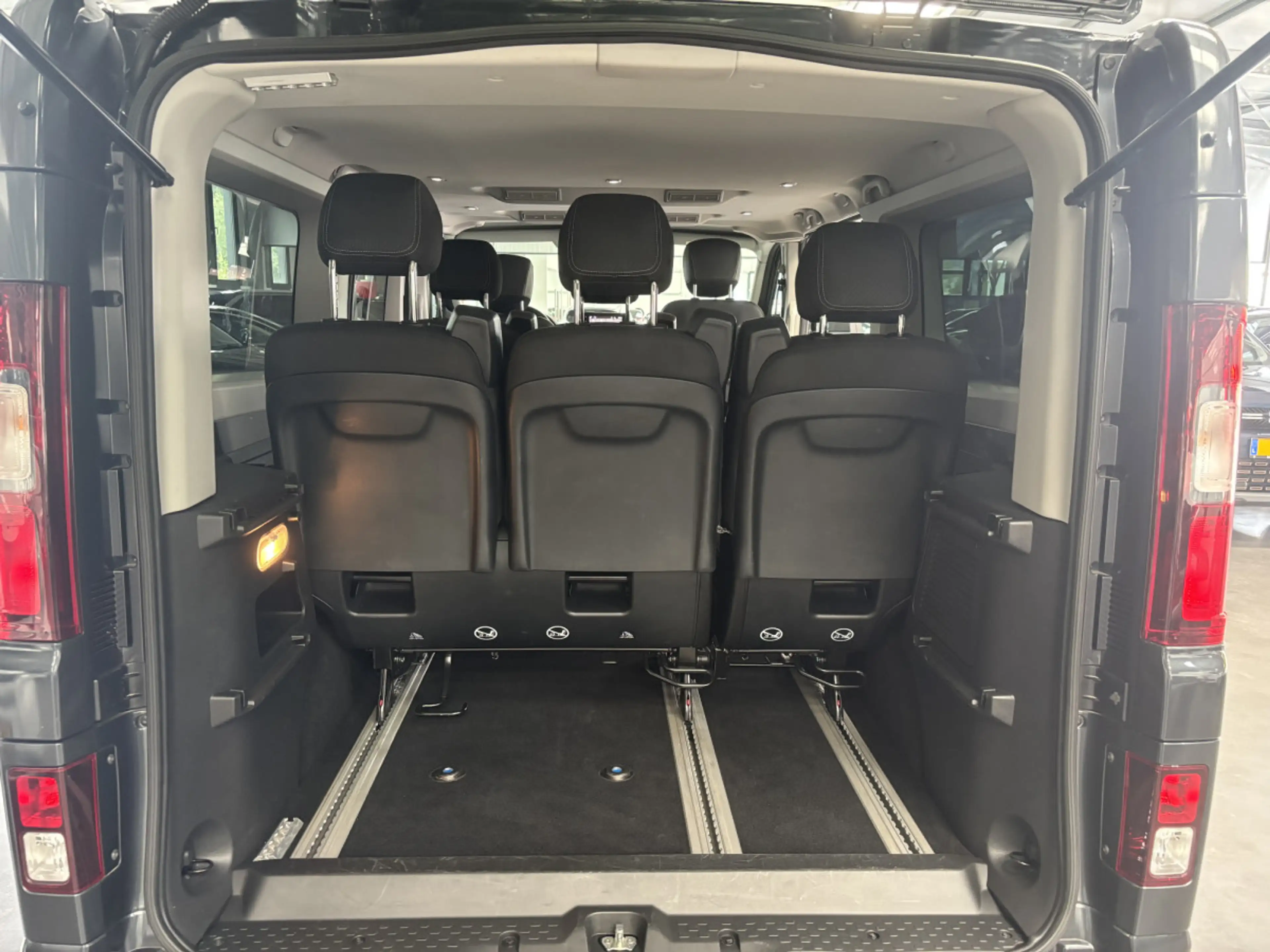 Renault Trafic 2.0 dCi 170 SpaceClasse 8pl auto — photo 14