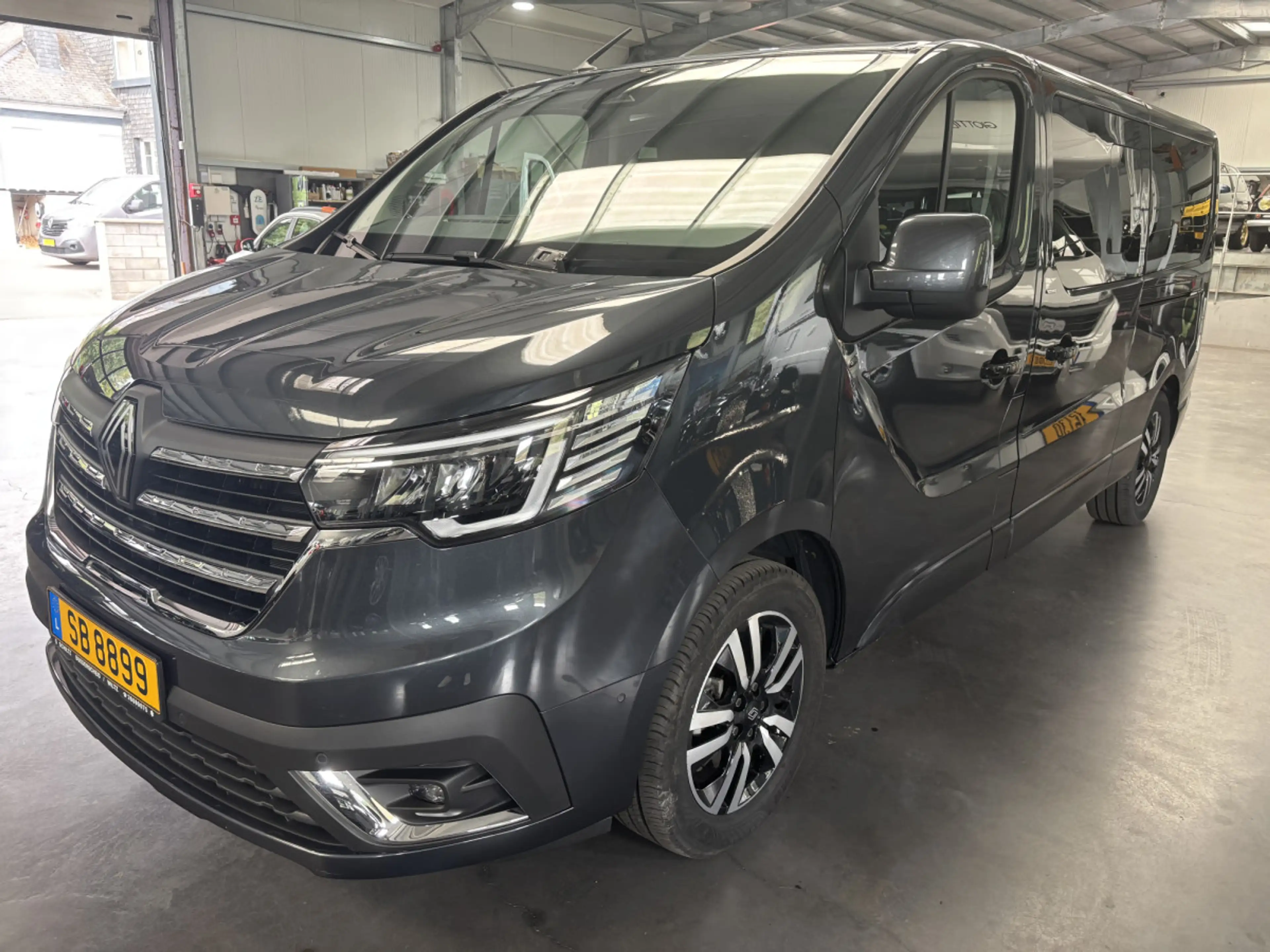 Renault Trafic 2.0 dCi 170 SpaceClasse 8pl auto — photo 6