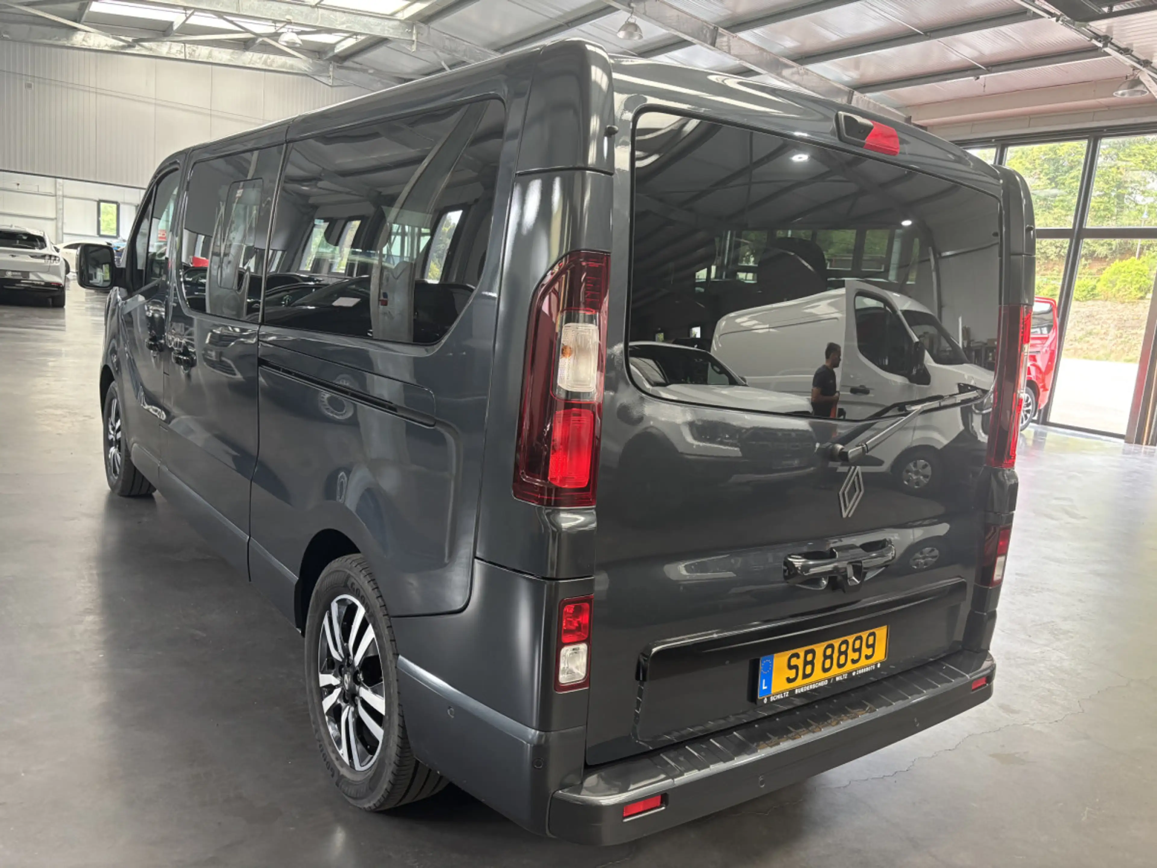 Renault Trafic 2.0 dCi 170 SpaceClasse 8pl auto — photo 5