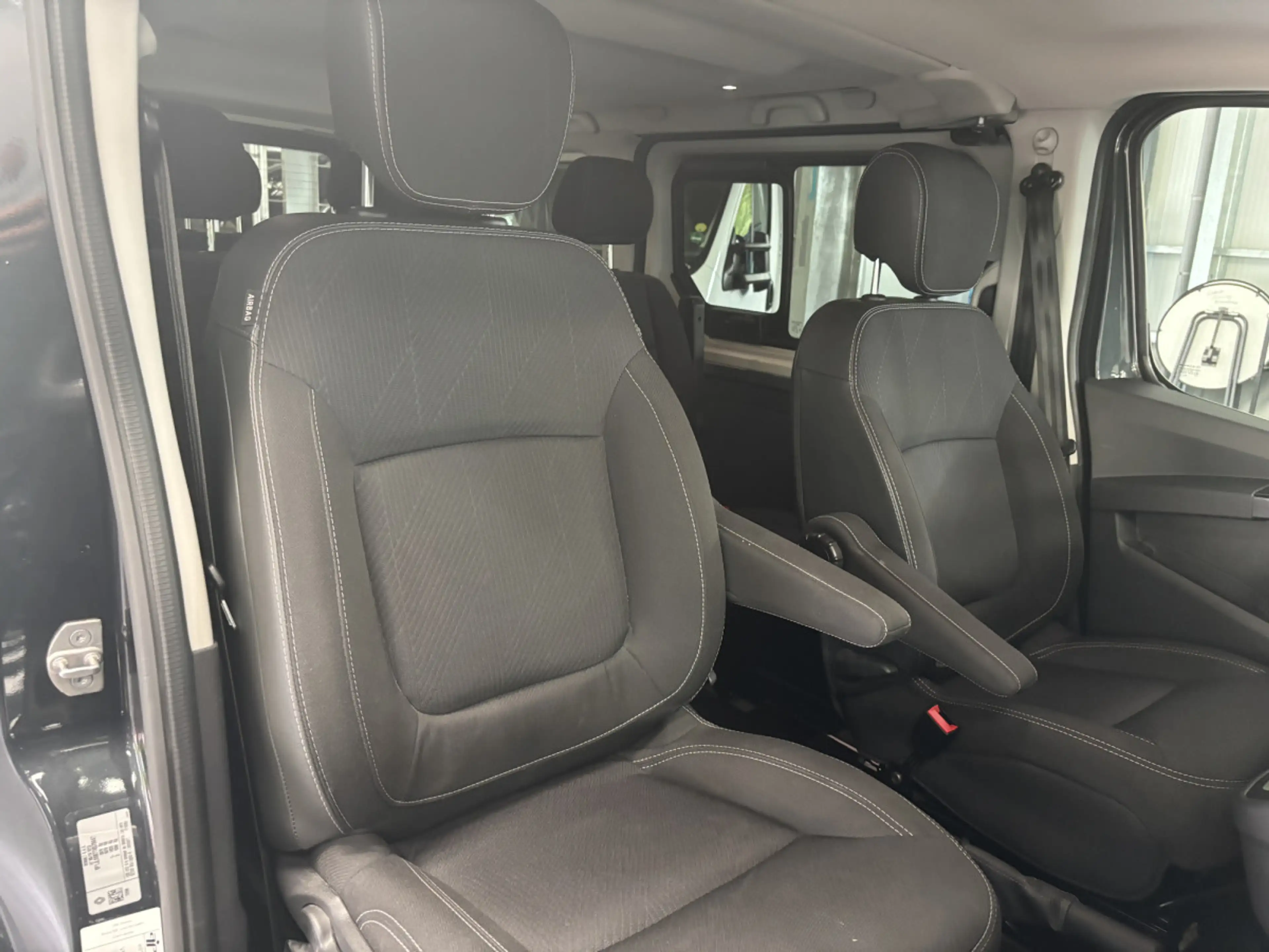Renault Trafic 2.0 dCi 170 SpaceClasse 8pl auto — photo 11