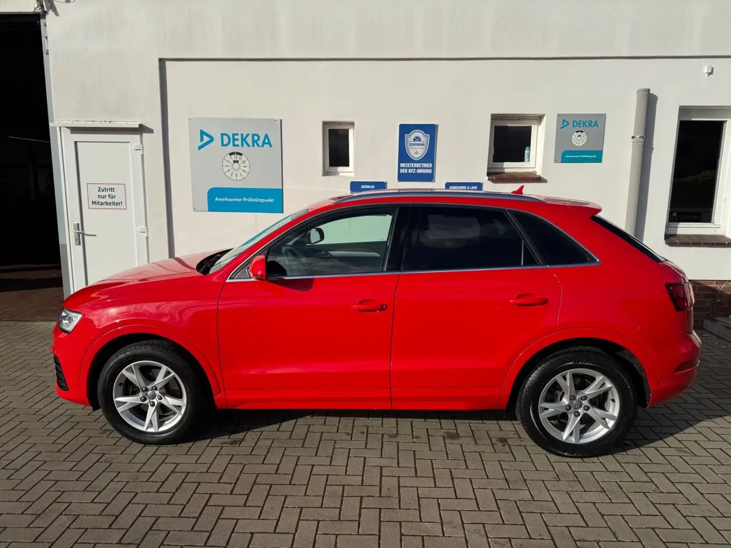 Audi Q3 1.4 TFSI Sport*LED*AHK* Rot - 2