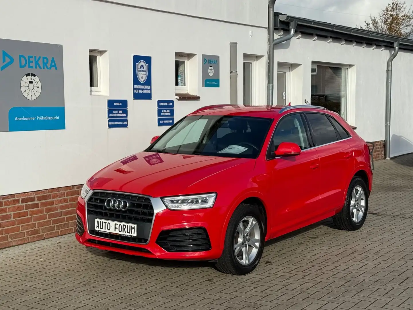 Audi Q3 1.4 TFSI Sport*LED*AHK* Rood - 1