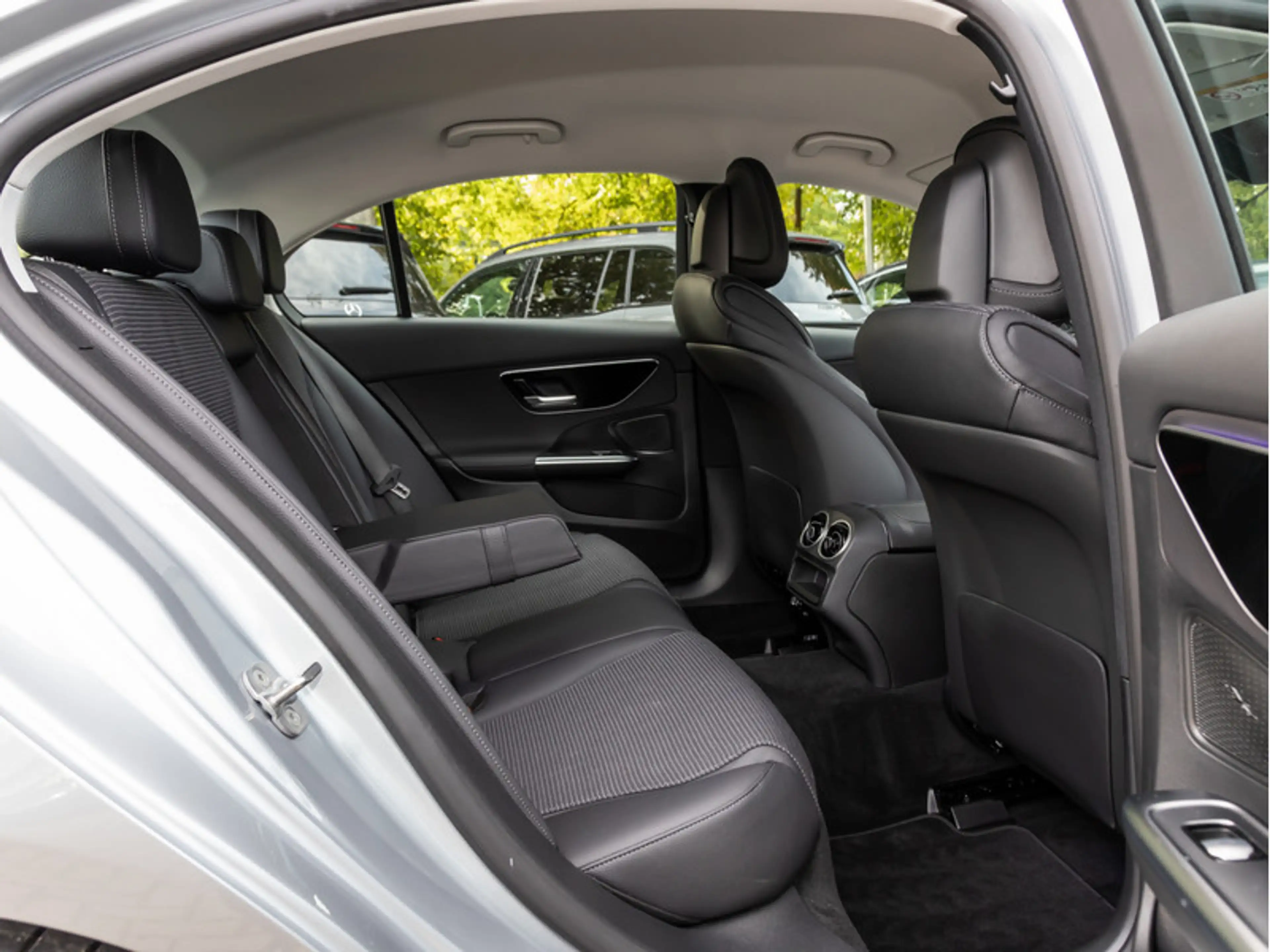 Mercedes-Benz C 220 d Avantgarde/DIGITAL/360/Totw/SHZ/Ambiente — photo 9