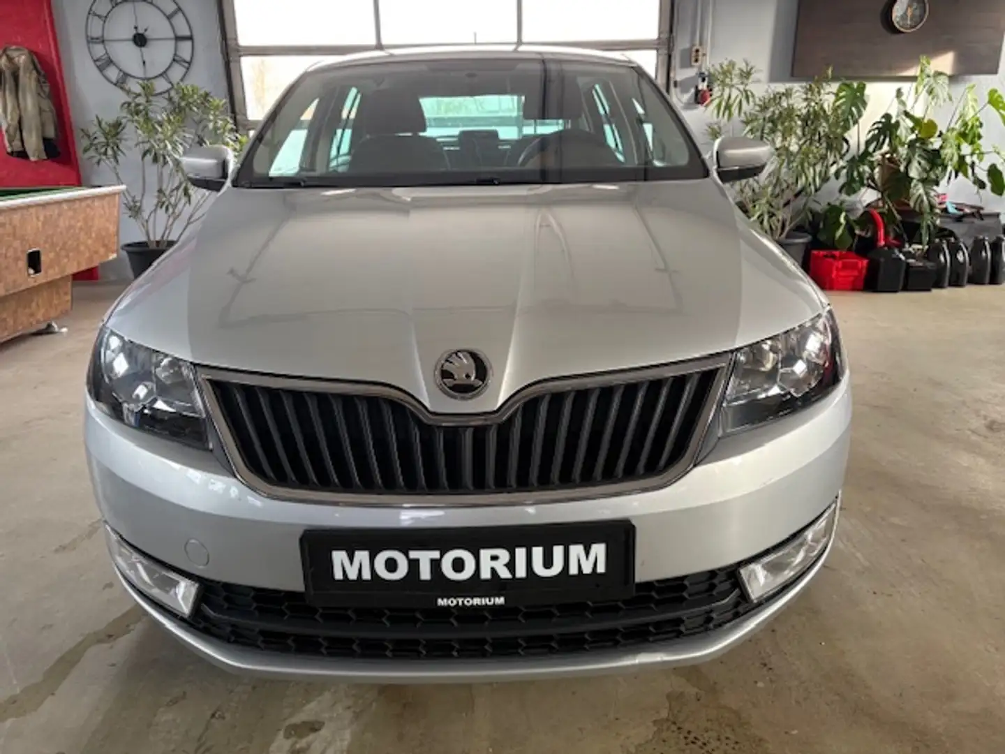 Skoda Rapid/Spaceback Drive~DSG~SHZ~Klimaauto~PDC Silber - 2