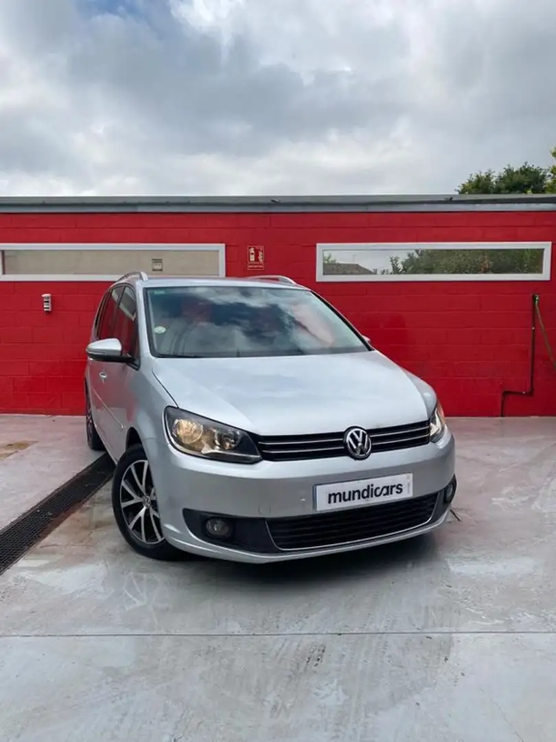 Volkswagen Touran 1.9TDI Advance Bluemotion Plateado - 2