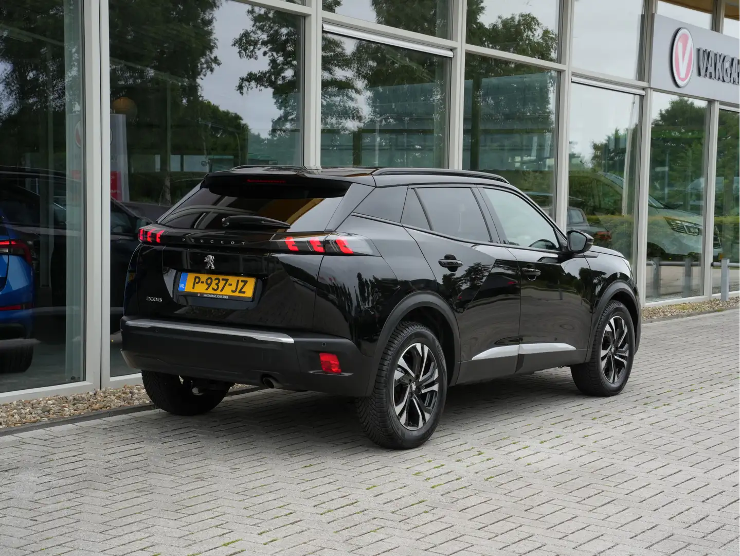 Peugeot 2008 1.2 PureTech Allure Pack | Navigatie | DAB | Clima Noir - 2