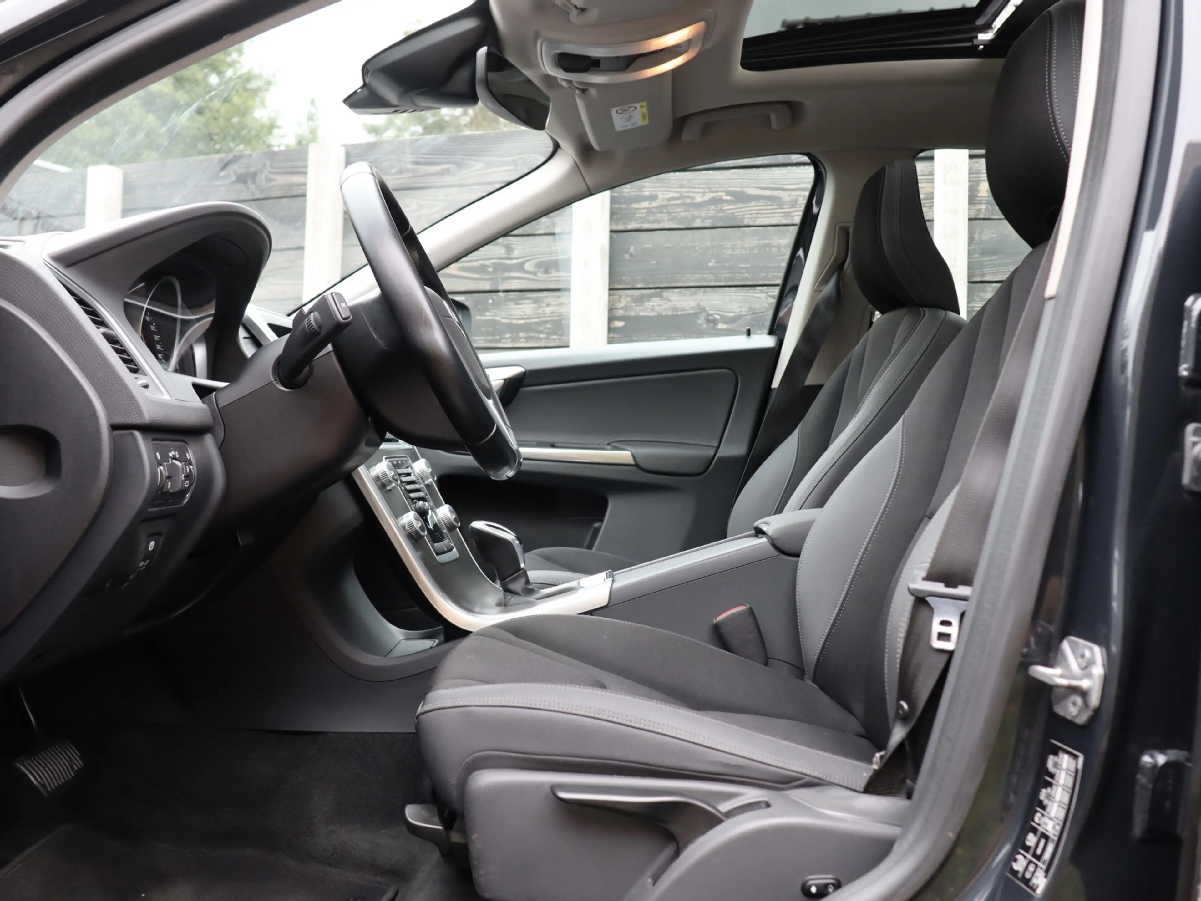 Volvo XC60 2.0 T5 FWD Summum NL-auto, nieuwe distr. — photo 6