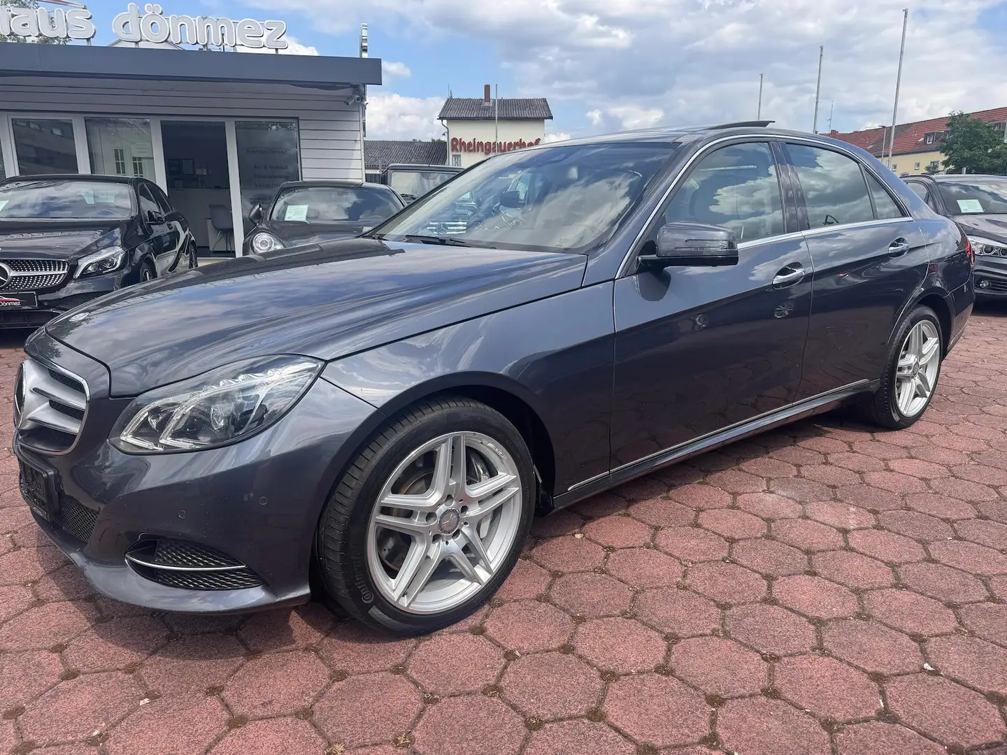 Mercedes-Benz E 500 CGI 4Matic Avantgarde COMAND PANO MASSAGE Grijs - 1